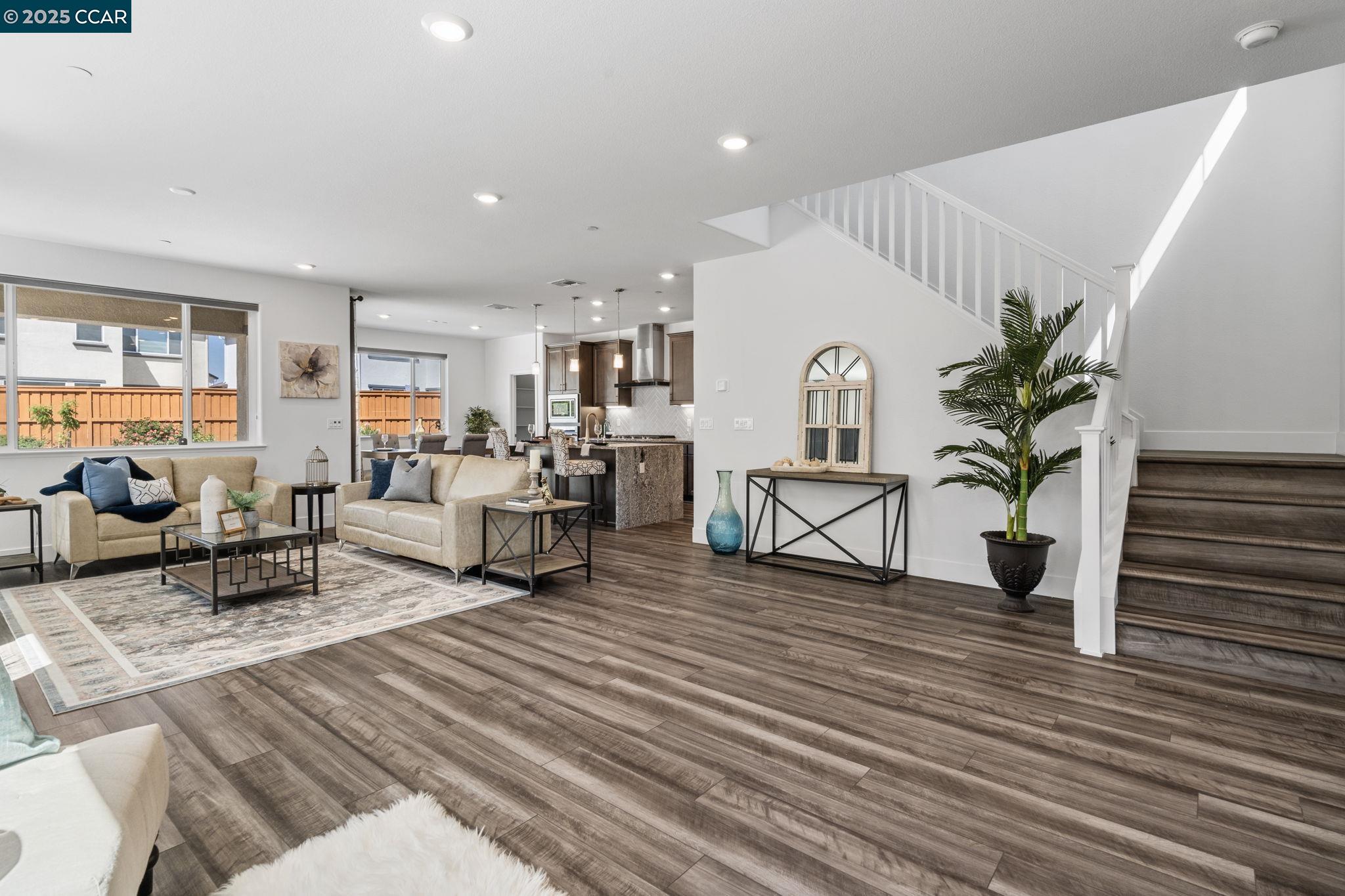 Detail Gallery Image 6 of 58 For 3386 Hatteras Ct, Lathrop,  CA 95330 - 5 Beds | 3/1 Baths