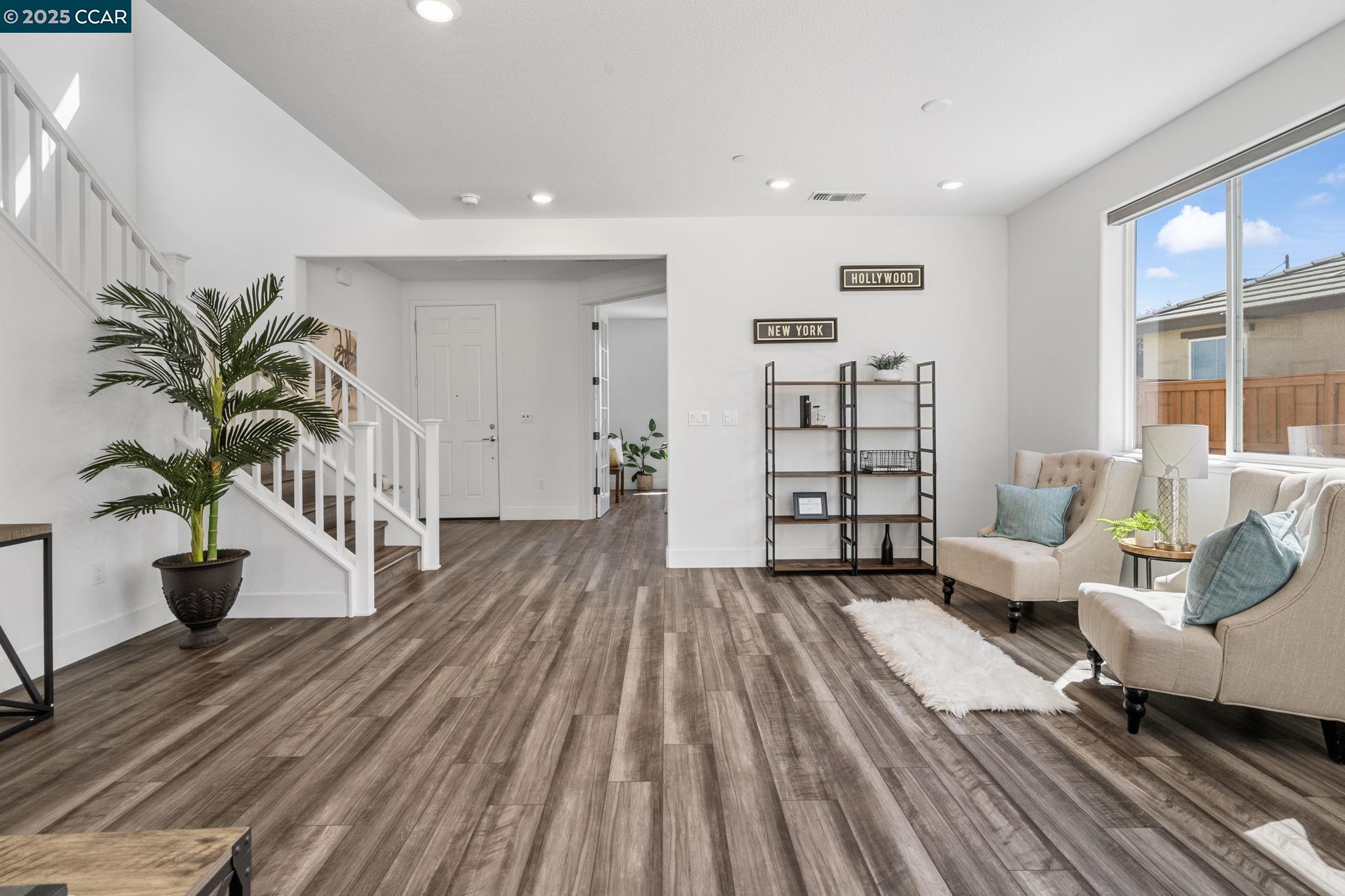 Detail Gallery Image 8 of 58 For 3386 Hatteras Ct, Lathrop,  CA 95330 - 5 Beds | 3/1 Baths