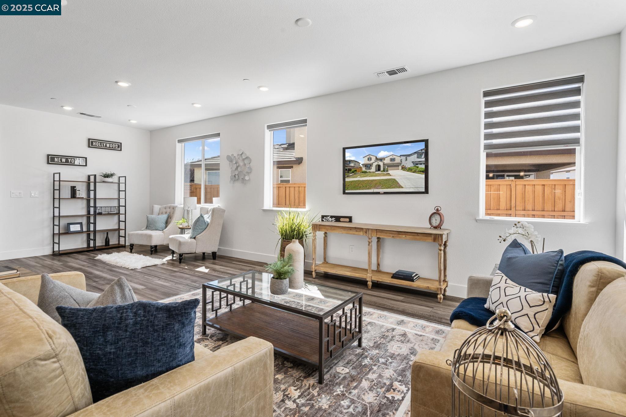 Detail Gallery Image 10 of 58 For 3386 Hatteras Ct, Lathrop,  CA 95330 - 5 Beds | 3/1 Baths