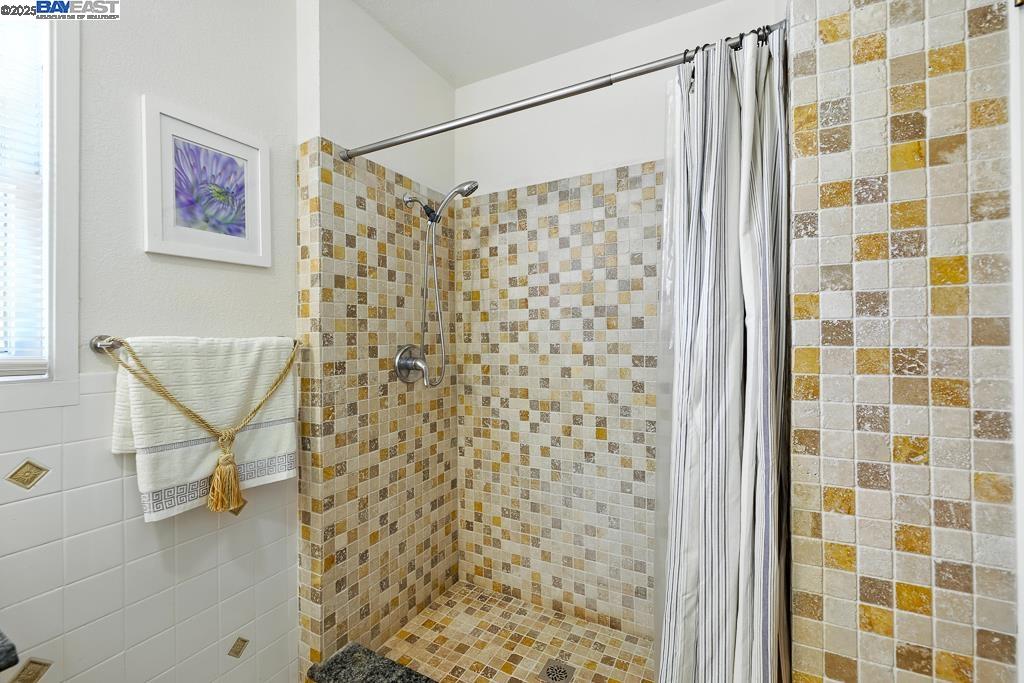 Detail Gallery Image 22 of 39 For 3741 Keller Ave, Oakland,  CA 94605 - 2 Beds | 1 Baths