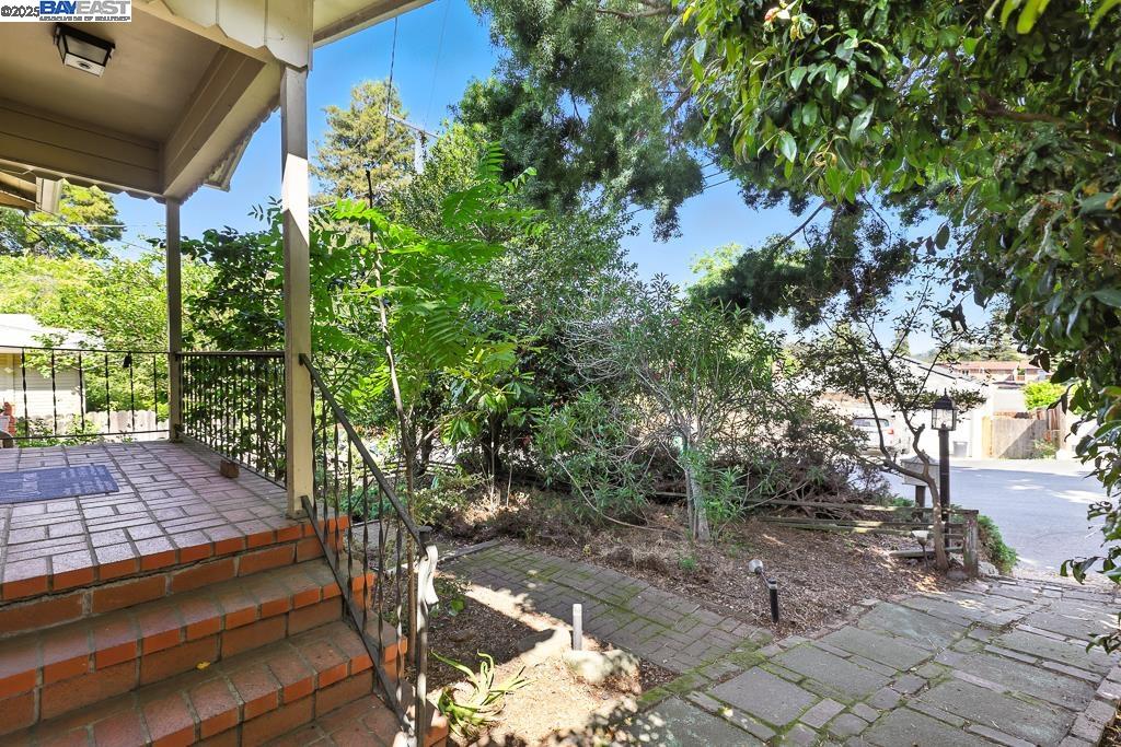 Detail Gallery Image 32 of 39 For 3741 Keller Ave, Oakland,  CA 94605 - 2 Beds | 1 Baths