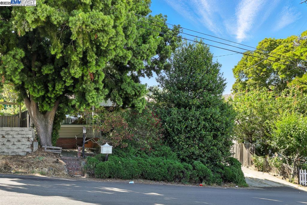 Detail Gallery Image 34 of 39 For 3741 Keller Ave, Oakland,  CA 94605 - 2 Beds | 1 Baths