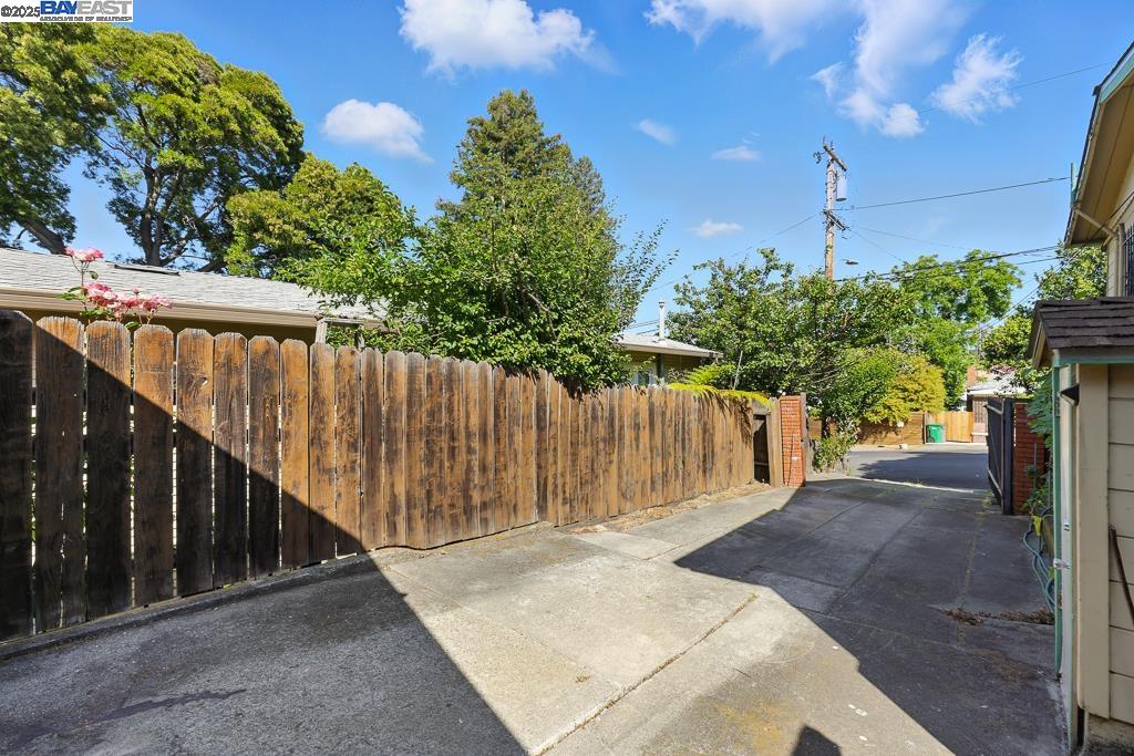 Detail Gallery Image 35 of 39 For 3741 Keller Ave, Oakland,  CA 94605 - 2 Beds | 1 Baths