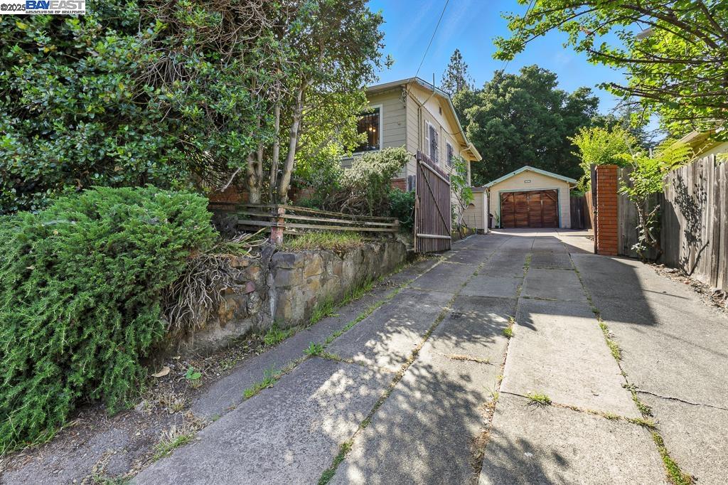 Detail Gallery Image 37 of 39 For 3741 Keller Ave, Oakland,  CA 94605 - 2 Beds | 1 Baths