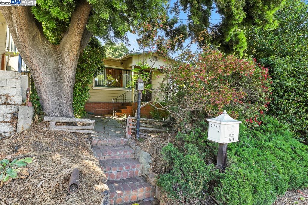 Detail Gallery Image 39 of 39 For 3741 Keller Ave, Oakland,  CA 94605 - 2 Beds | 1 Baths