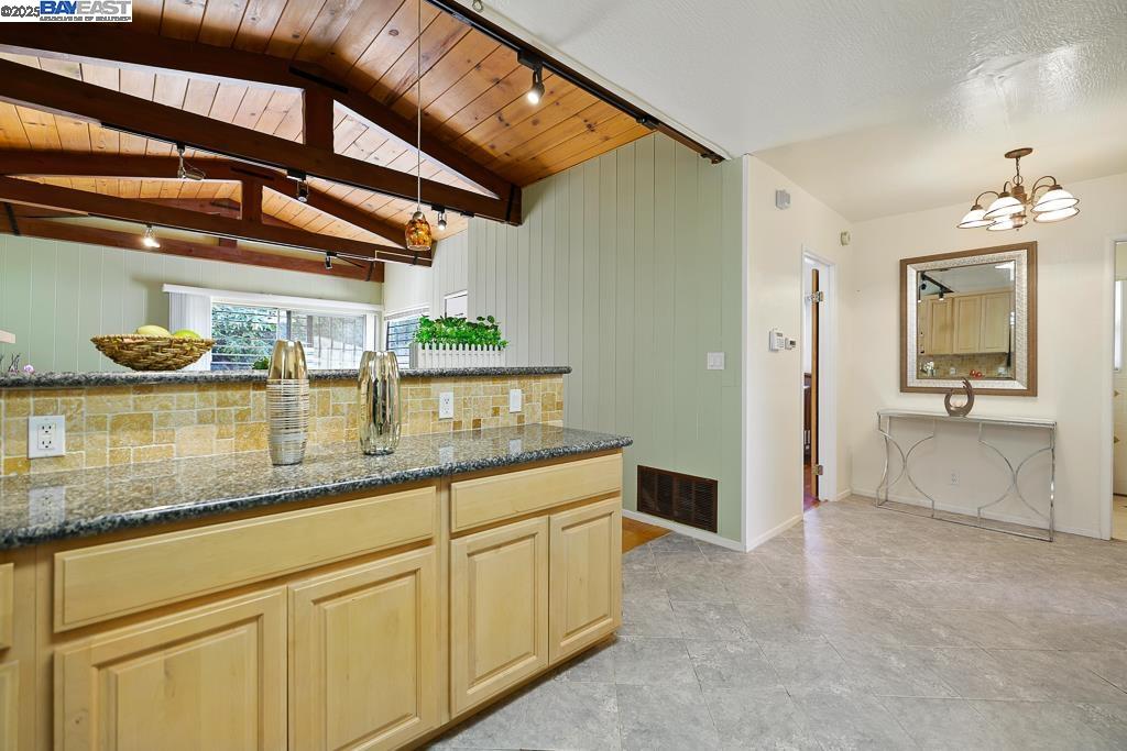 Detail Gallery Image 10 of 39 For 3741 Keller Ave, Oakland,  CA 94605 - 2 Beds | 1 Baths