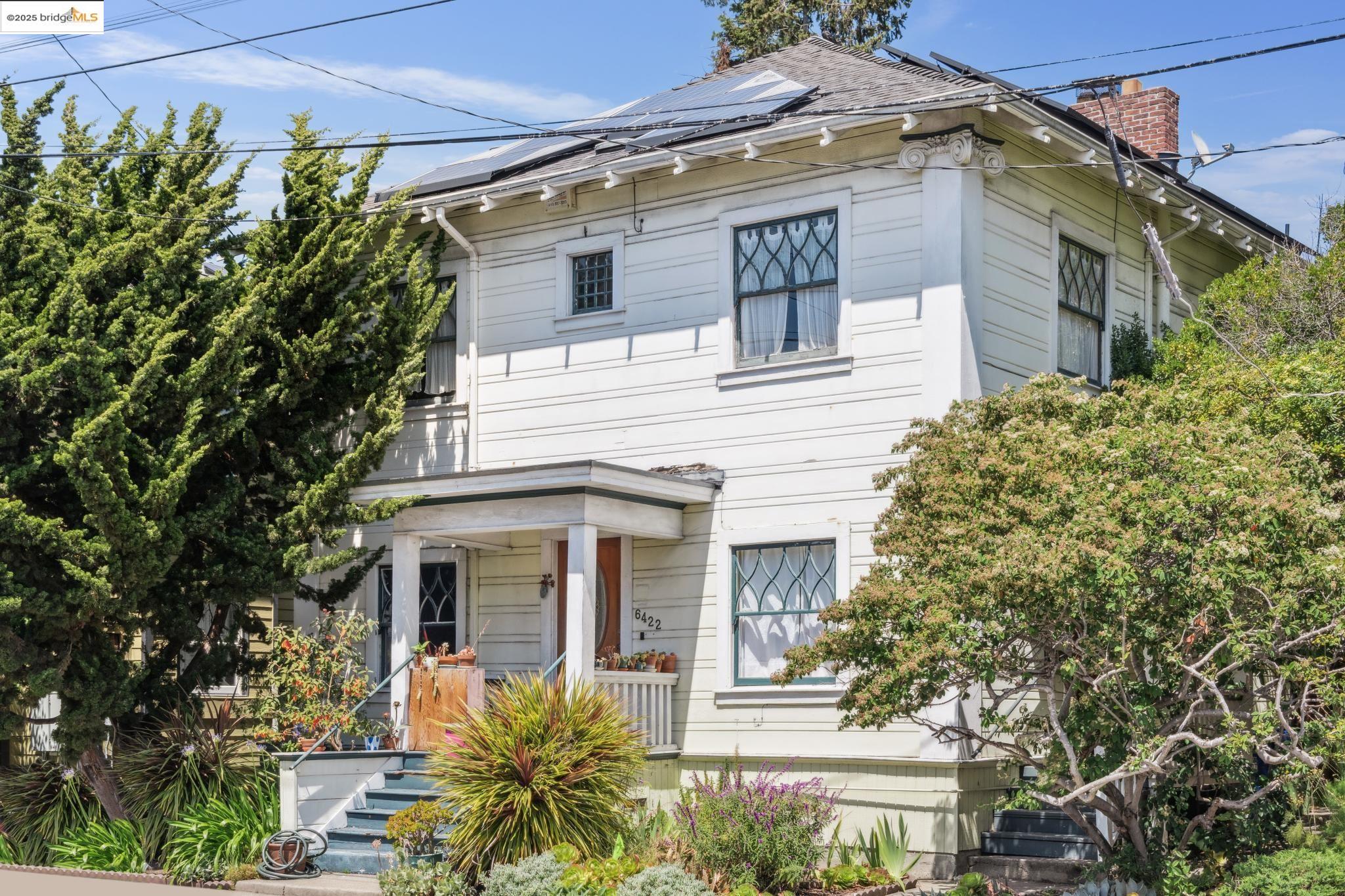 Detail Gallery Image 2 of 37 For 6420 Irwin Ct #6420,  Oakland,  CA 94609 - 3 Beds | 1 Baths