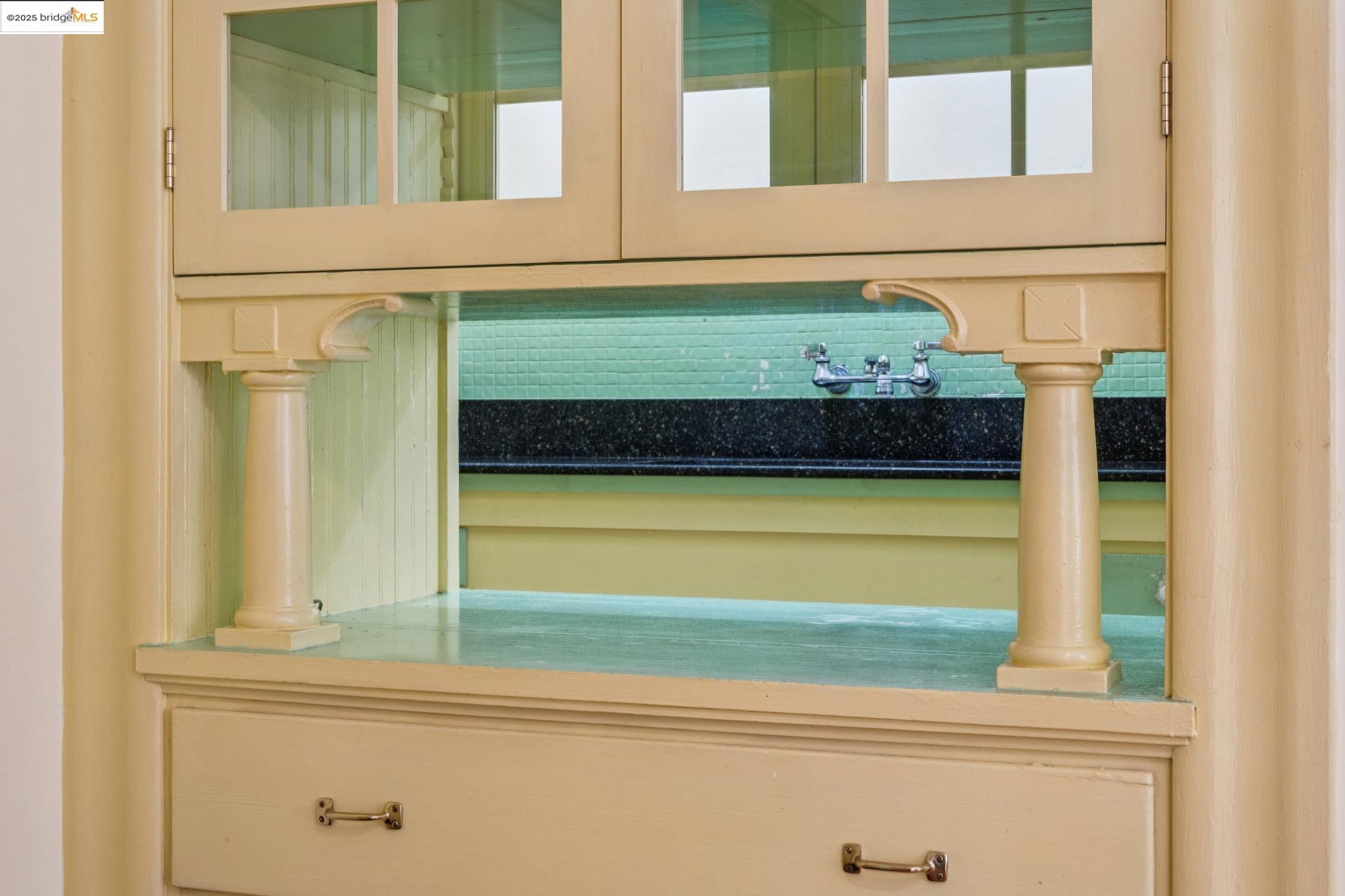 Detail Gallery Image 12 of 37 For 6420 Irwin Ct #6420,  Oakland,  CA 94609 - 3 Beds | 1 Baths