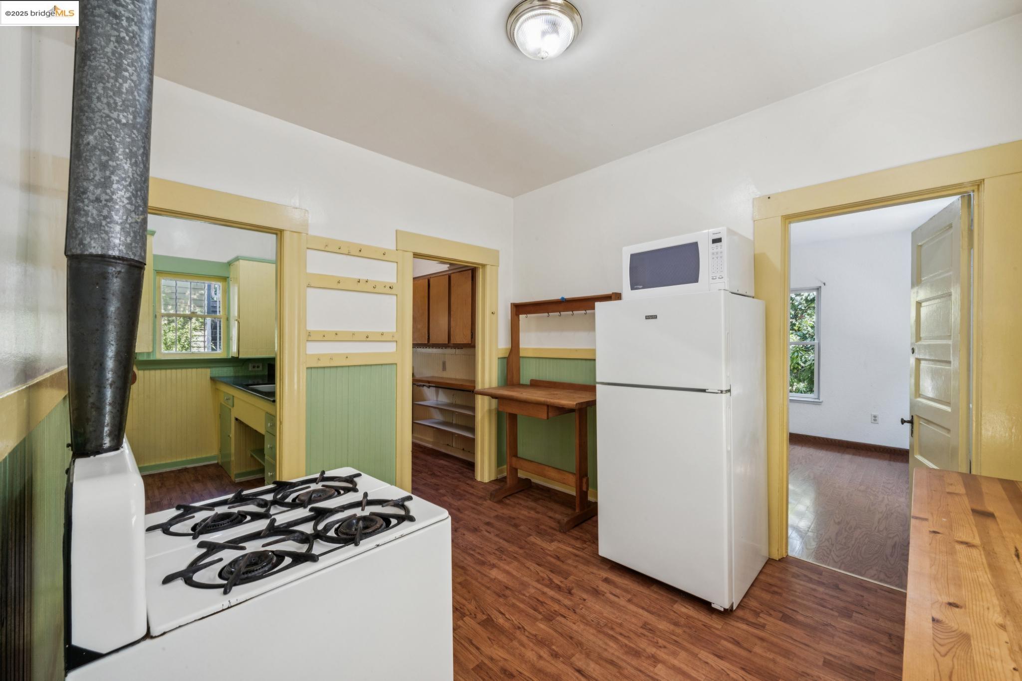Detail Gallery Image 13 of 37 For 6420 Irwin Ct #6420,  Oakland,  CA 94609 - 3 Beds | 1 Baths