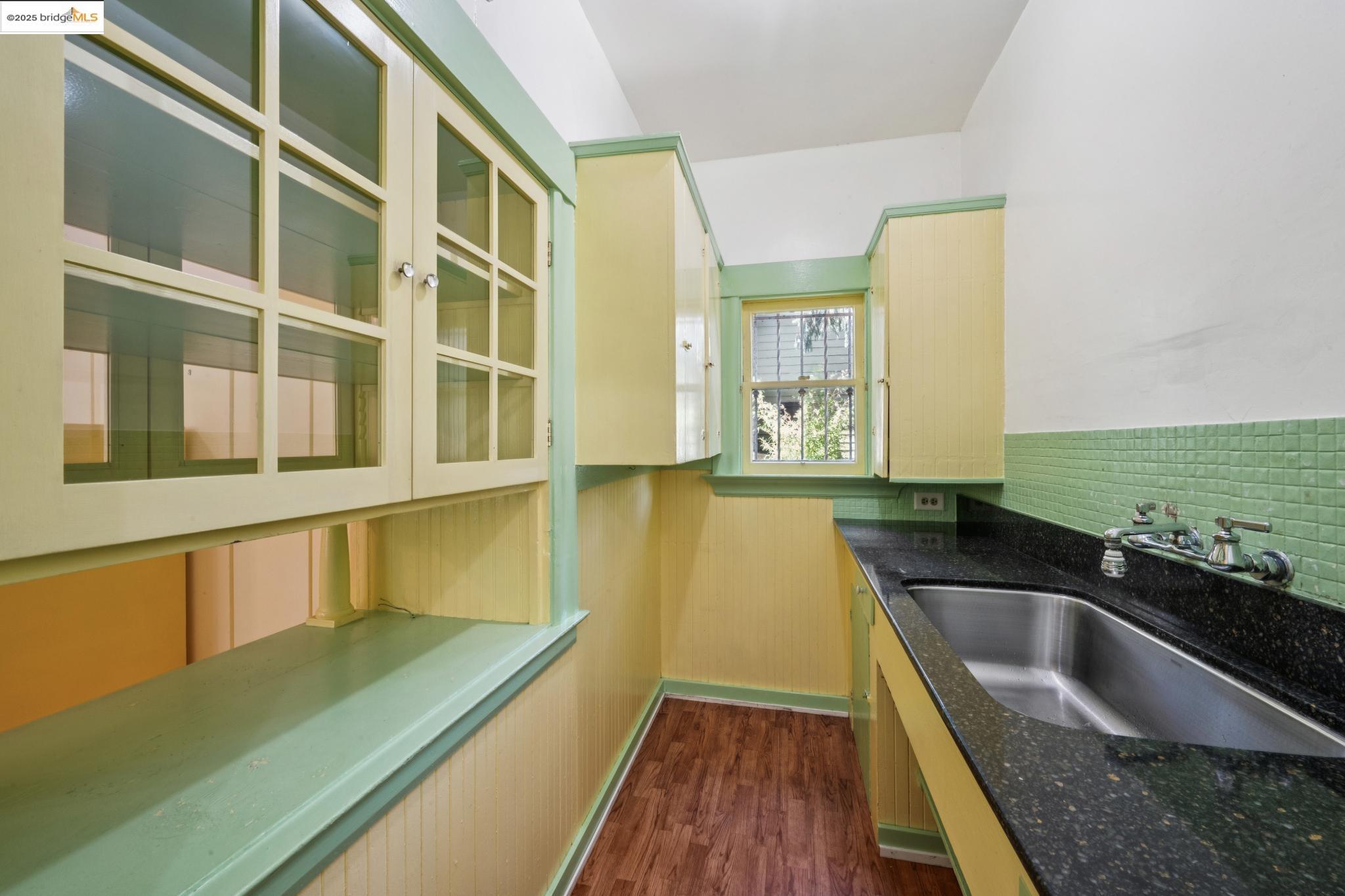 Detail Gallery Image 15 of 37 For 6420 Irwin Ct #6420,  Oakland,  CA 94609 - 3 Beds | 1 Baths