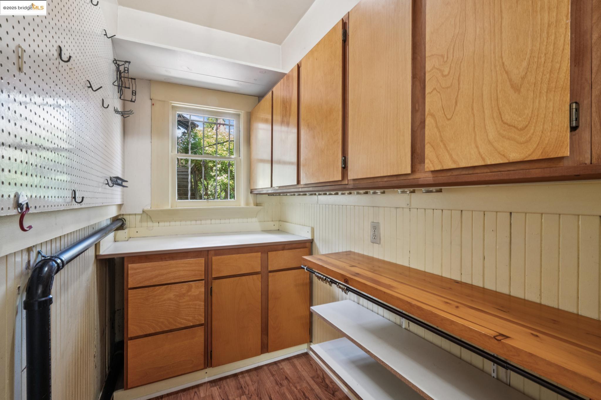 Detail Gallery Image 16 of 37 For 6420 Irwin Ct #6420,  Oakland,  CA 94609 - 3 Beds | 1 Baths