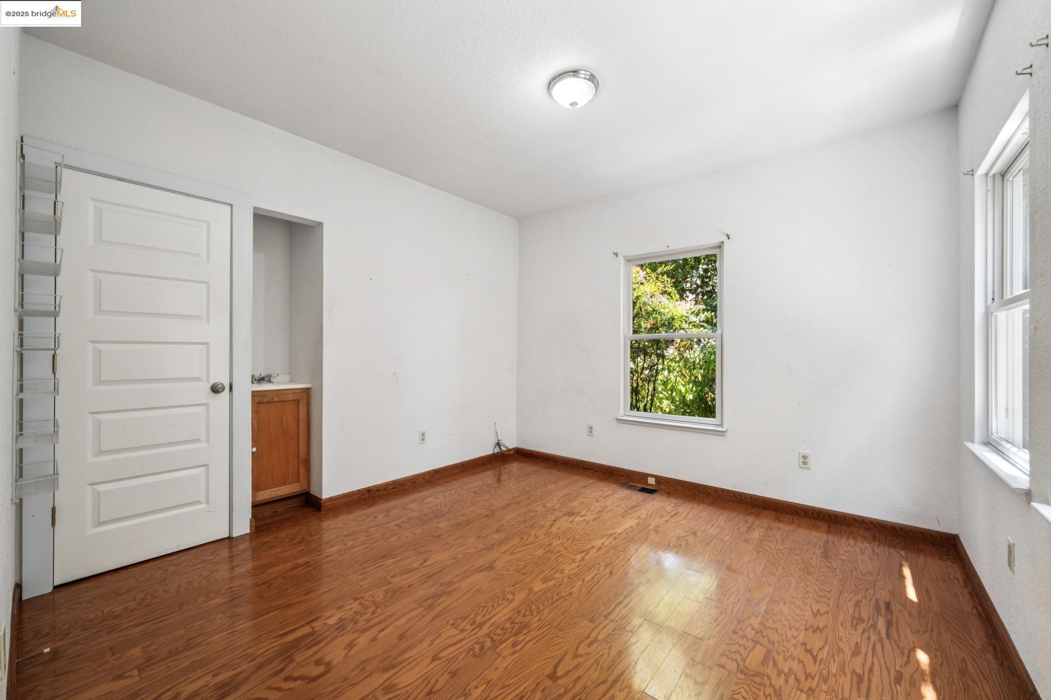 Detail Gallery Image 18 of 37 For 6420 Irwin Ct #6420,  Oakland,  CA 94609 - 3 Beds | 1 Baths