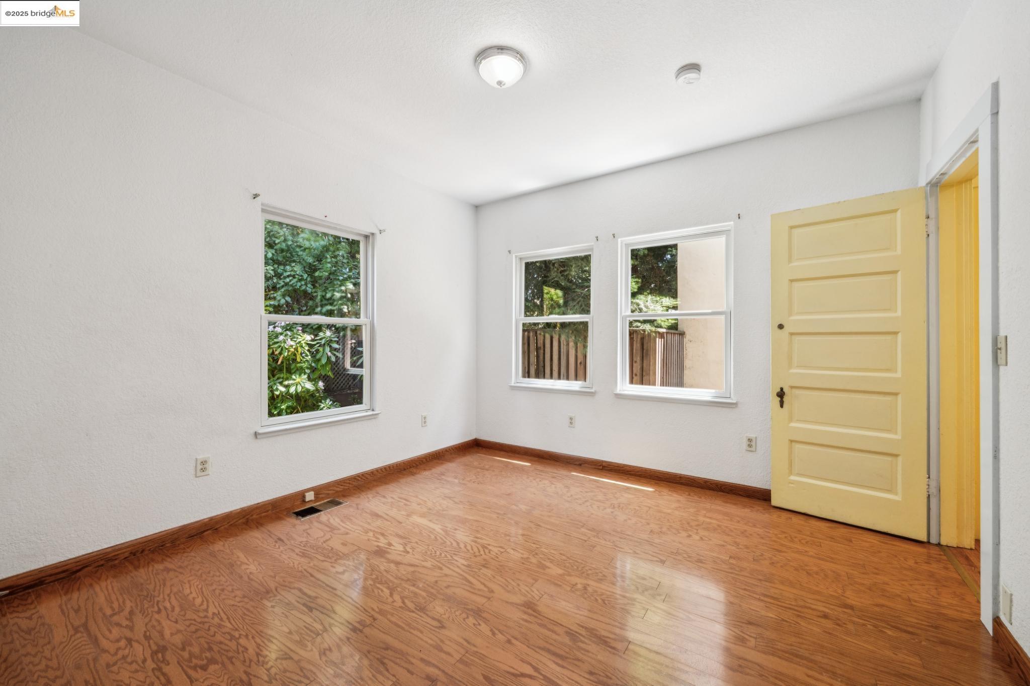 Detail Gallery Image 19 of 37 For 6420 Irwin Ct #6420,  Oakland,  CA 94609 - 3 Beds | 1 Baths