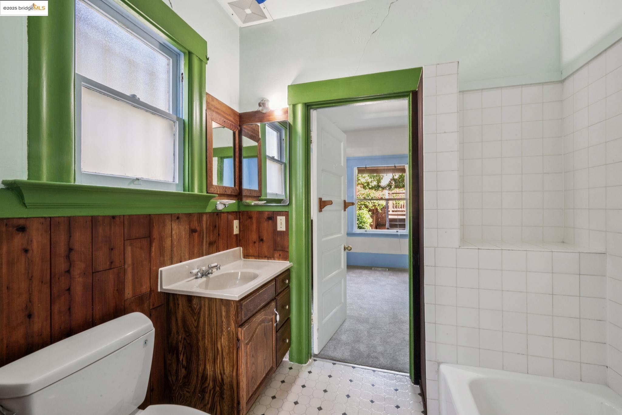 Detail Gallery Image 24 of 37 For 6420 Irwin Ct #6420,  Oakland,  CA 94609 - 3 Beds | 1 Baths