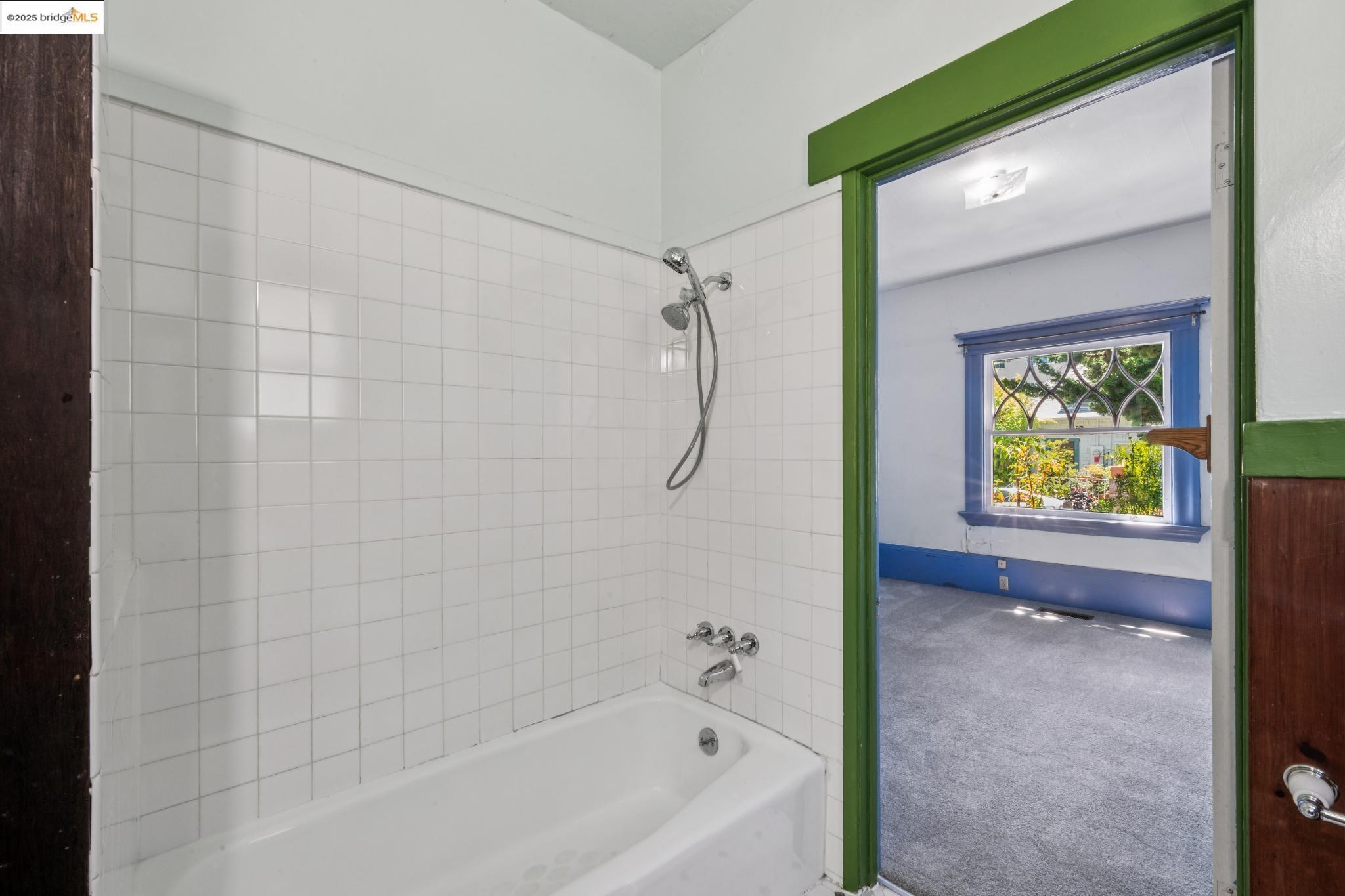 Detail Gallery Image 26 of 37 For 6420 Irwin Ct #6420,  Oakland,  CA 94609 - 3 Beds | 1 Baths
