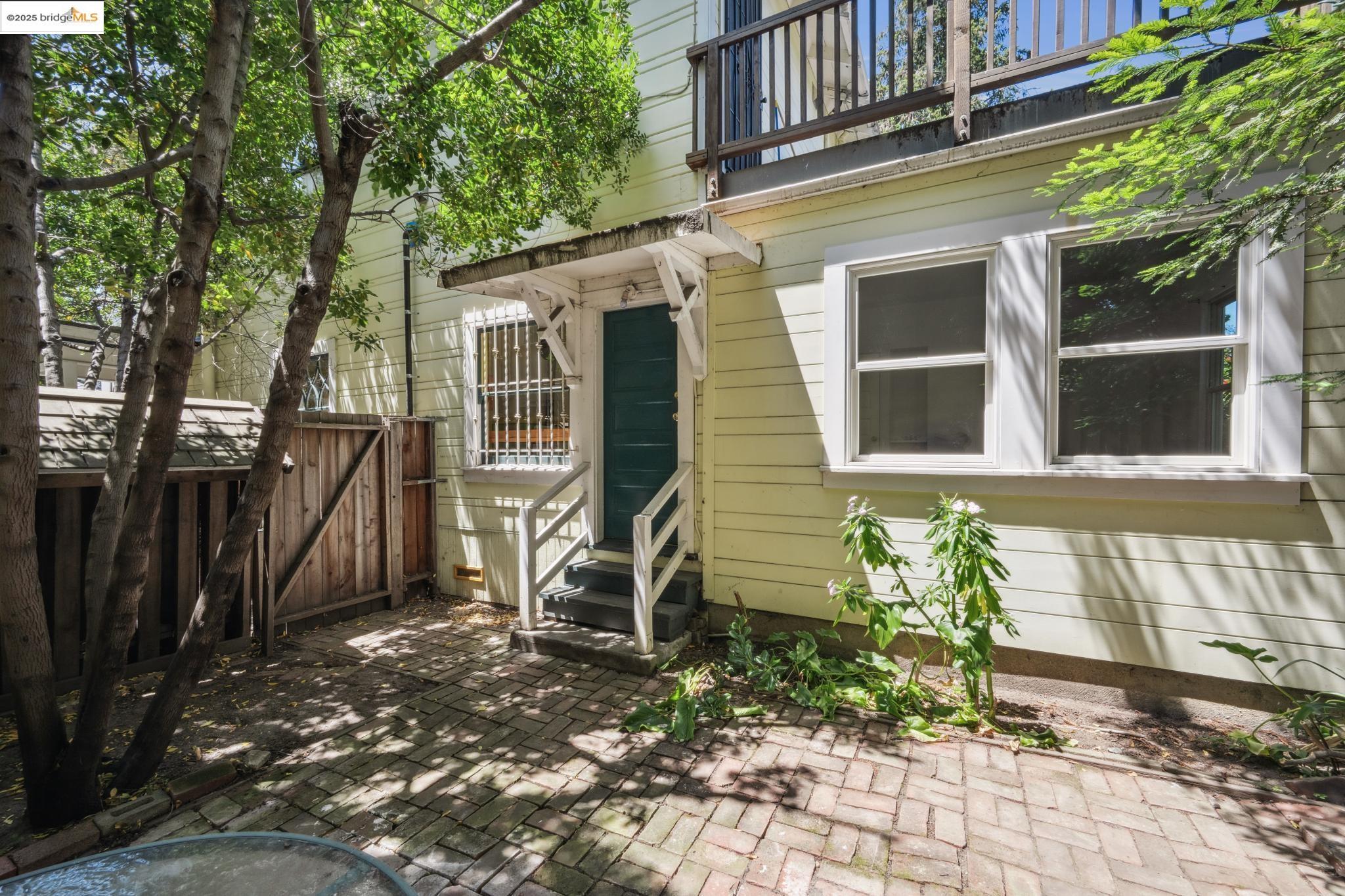 Detail Gallery Image 30 of 37 For 6420 Irwin Ct #6420,  Oakland,  CA 94609 - 3 Beds | 1 Baths