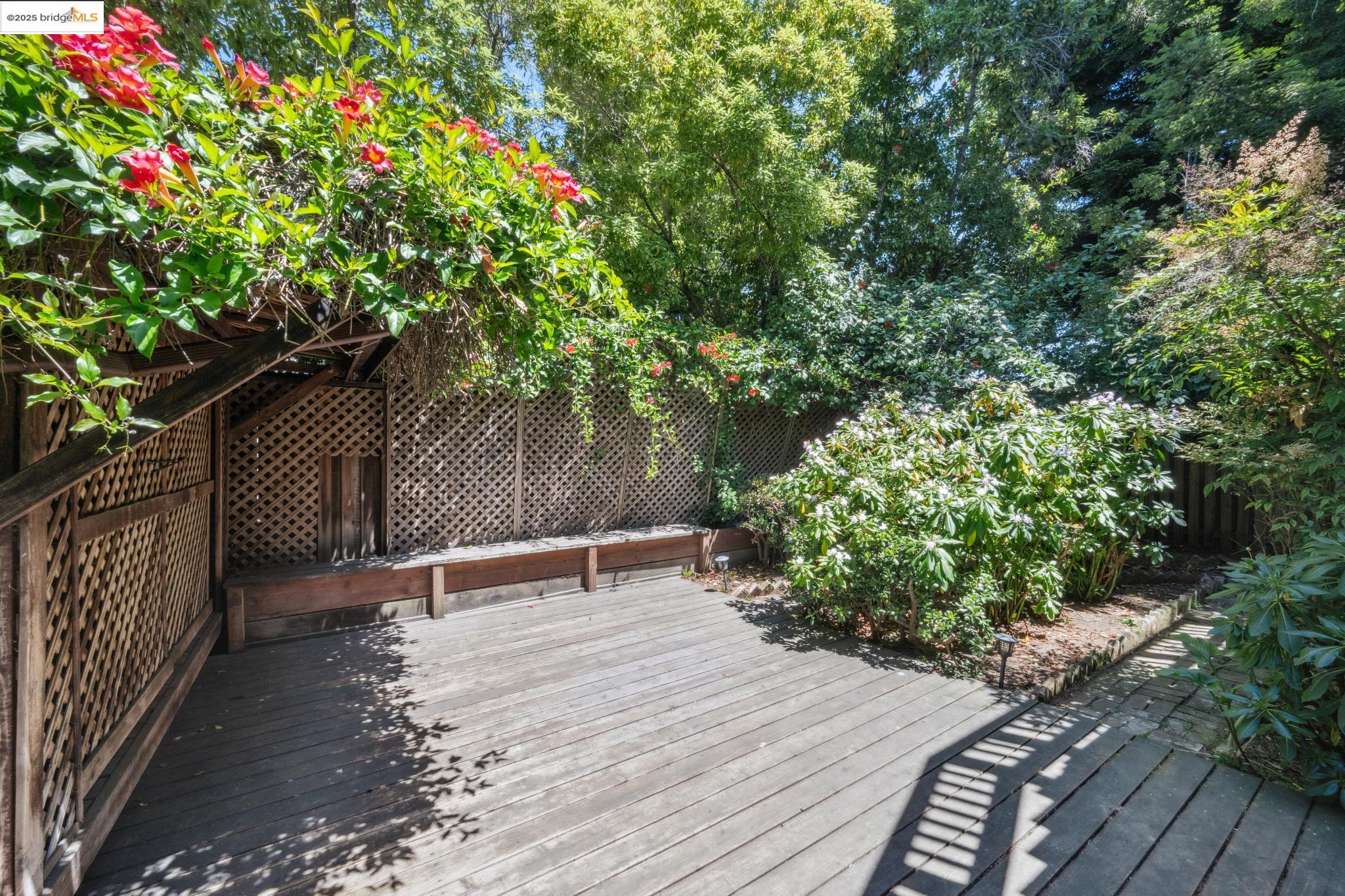 Detail Gallery Image 31 of 37 For 6420 Irwin Ct #6420,  Oakland,  CA 94609 - 3 Beds | 1 Baths