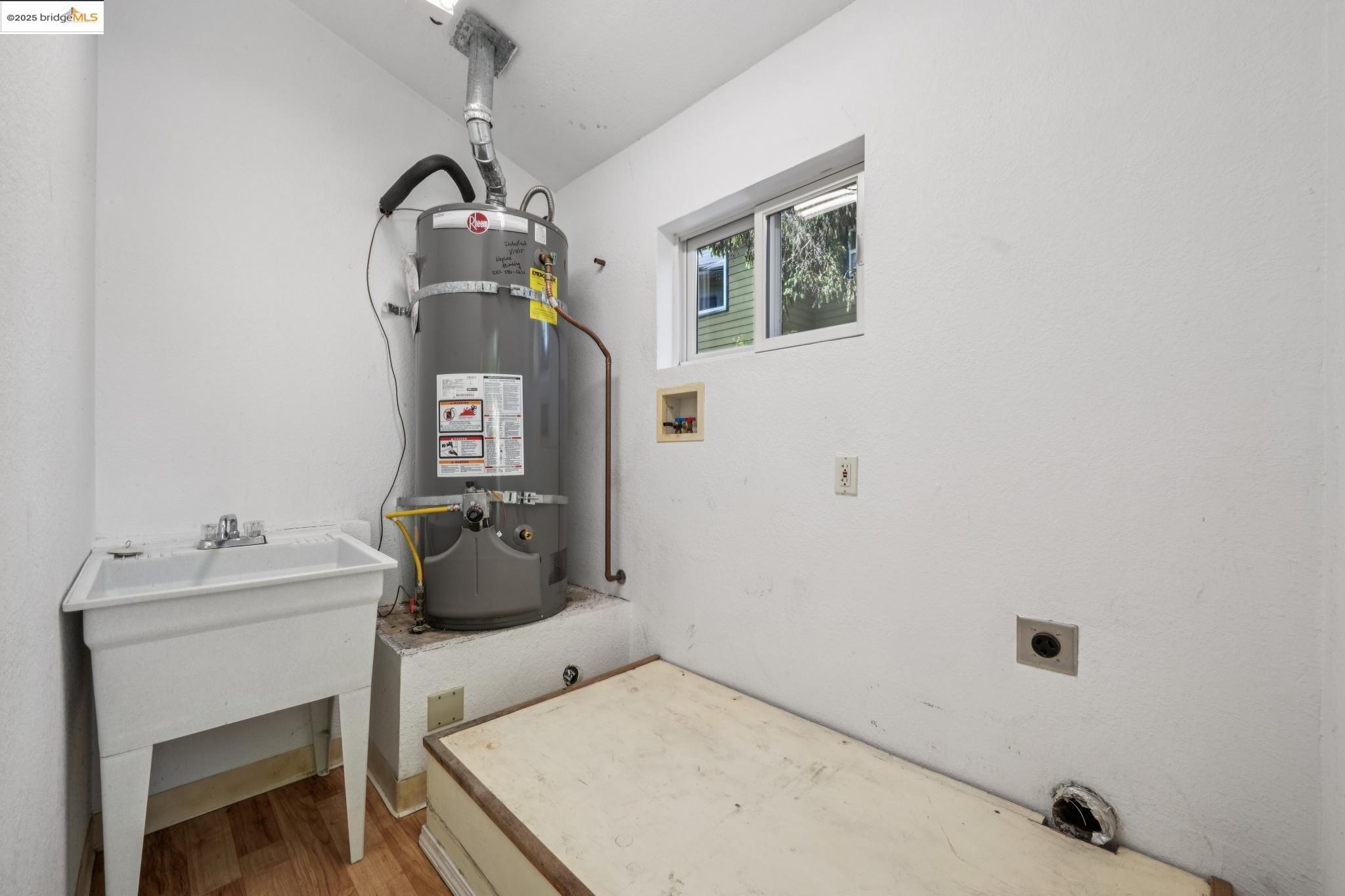 Detail Gallery Image 33 of 37 For 6420 Irwin Ct #6420,  Oakland,  CA 94609 - 3 Beds | 1 Baths