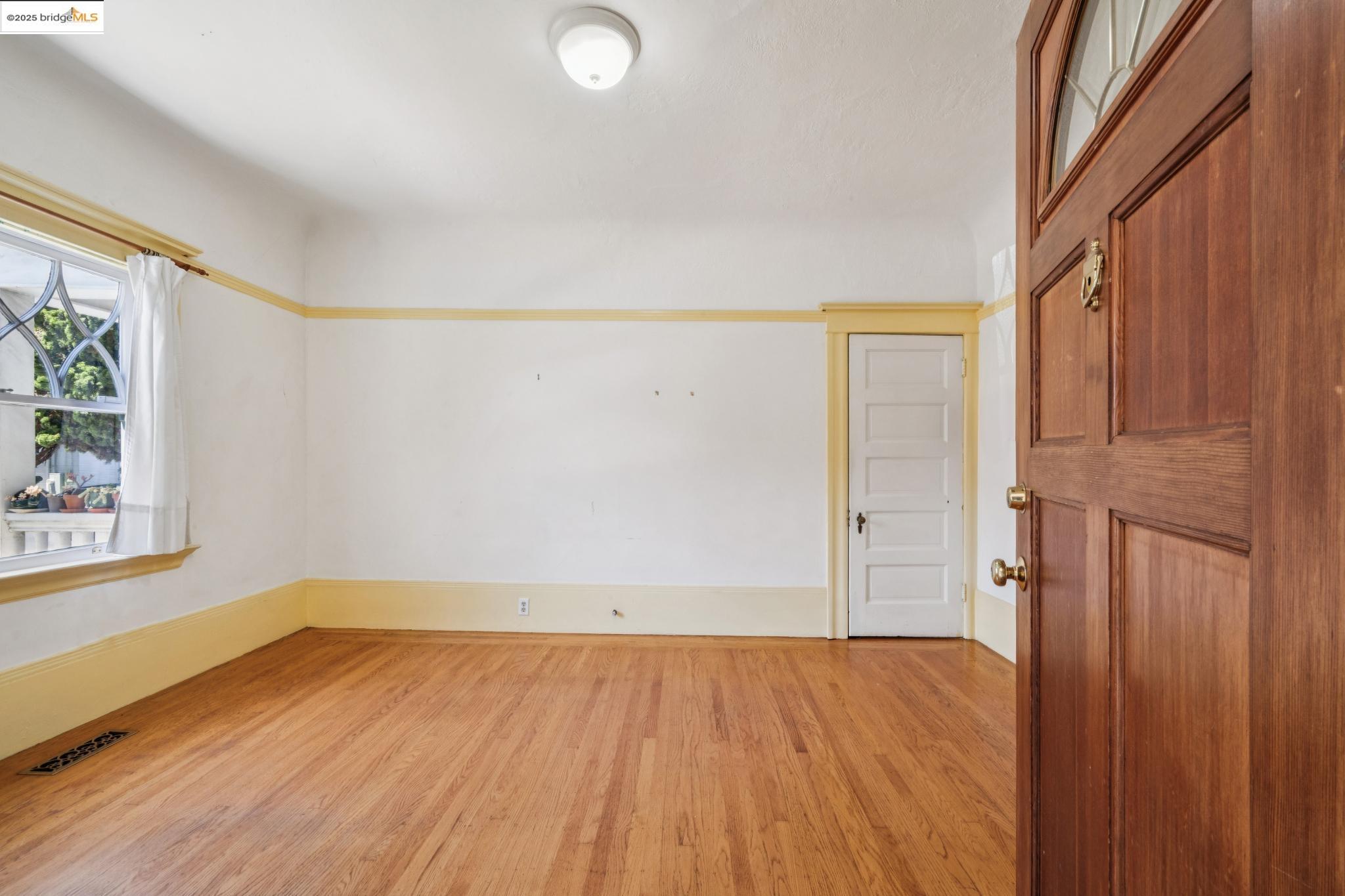 Detail Gallery Image 5 of 37 For 6420 Irwin Ct #6420,  Oakland,  CA 94609 - 3 Beds | 1 Baths