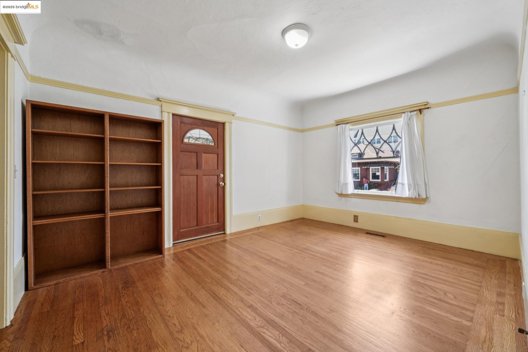 Detail Gallery Image 6 of 37 For 6420 Irwin Ct #6420,  Oakland,  CA 94609 - 3 Beds | 1 Baths