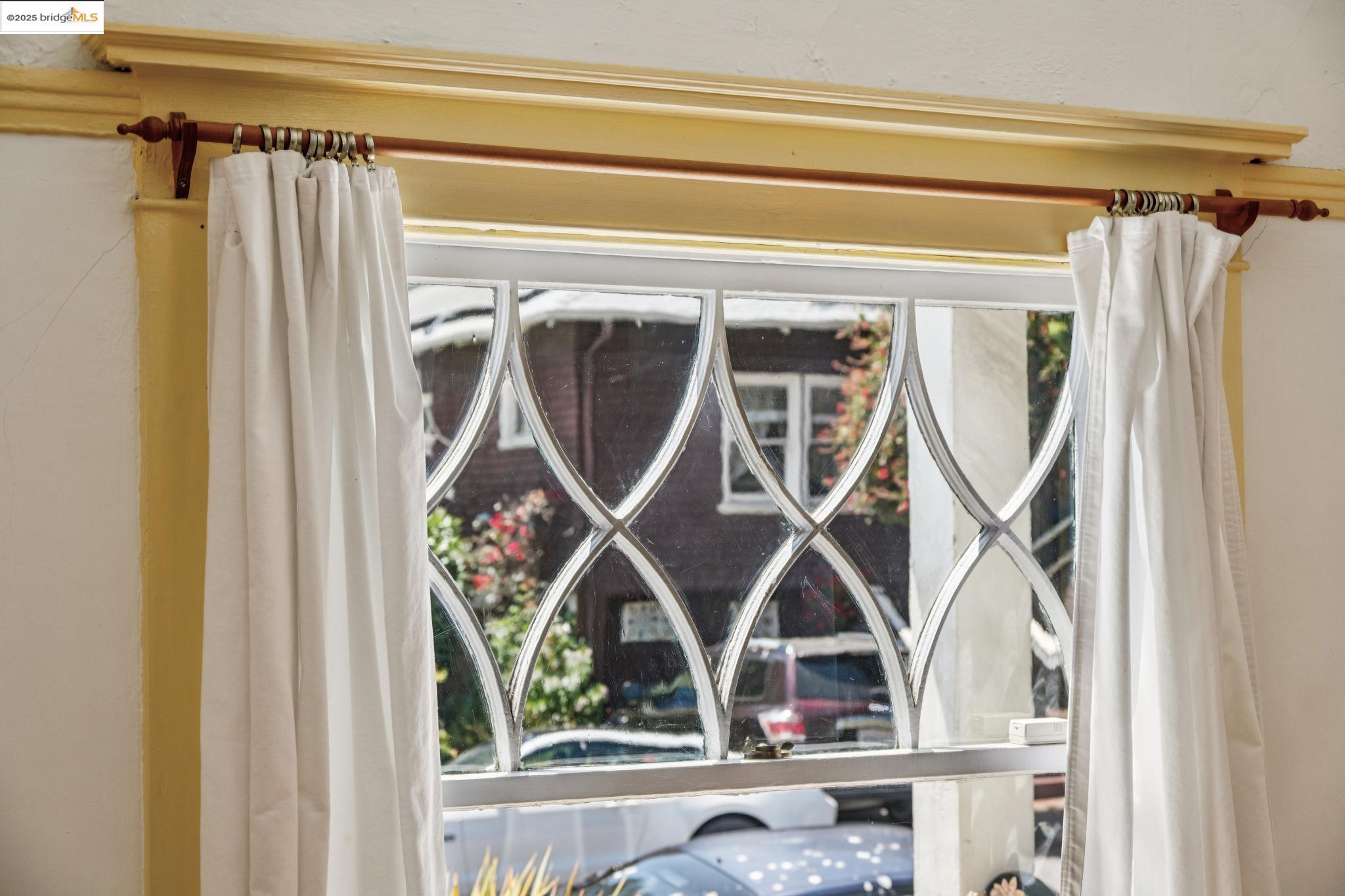 Detail Gallery Image 7 of 37 For 6420 Irwin Ct #6420,  Oakland,  CA 94609 - 3 Beds | 1 Baths