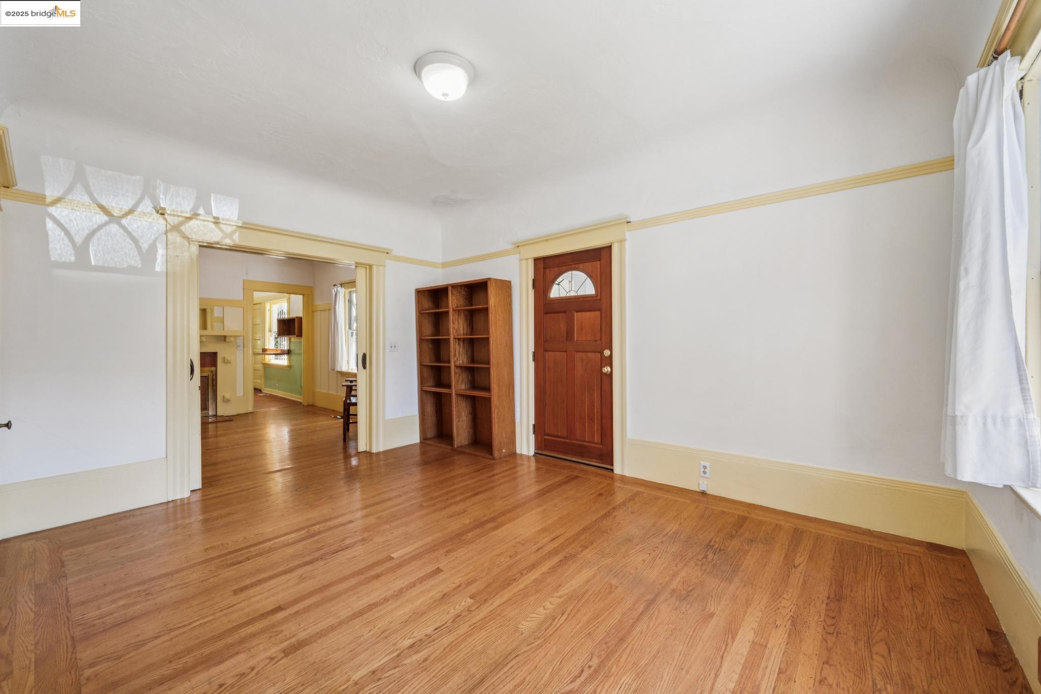 Detail Gallery Image 8 of 37 For 6420 Irwin Ct #6420,  Oakland,  CA 94609 - 3 Beds | 1 Baths