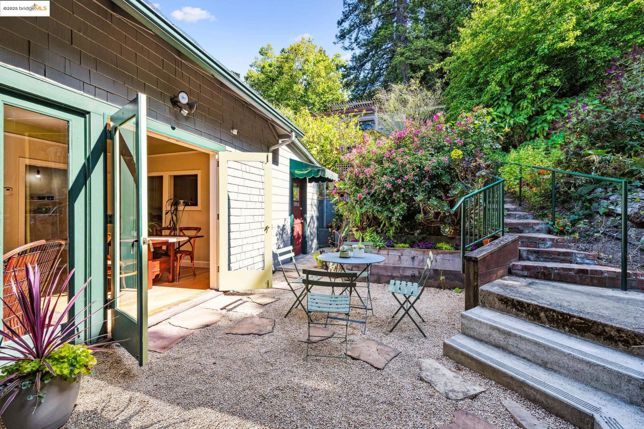 Detail Gallery Image 1 of 59 For 233 Arizona, Richmond,  CA 94801-4019 - 3 Beds | 3 Baths