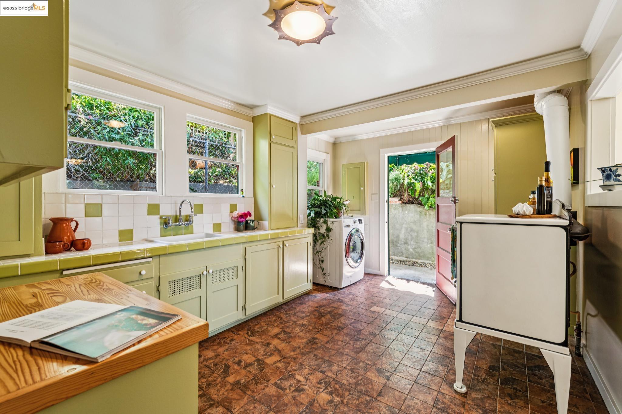 Detail Gallery Image 21 of 59 For 233 Arizona, Richmond,  CA 94801-4019 - 3 Beds | 3 Baths