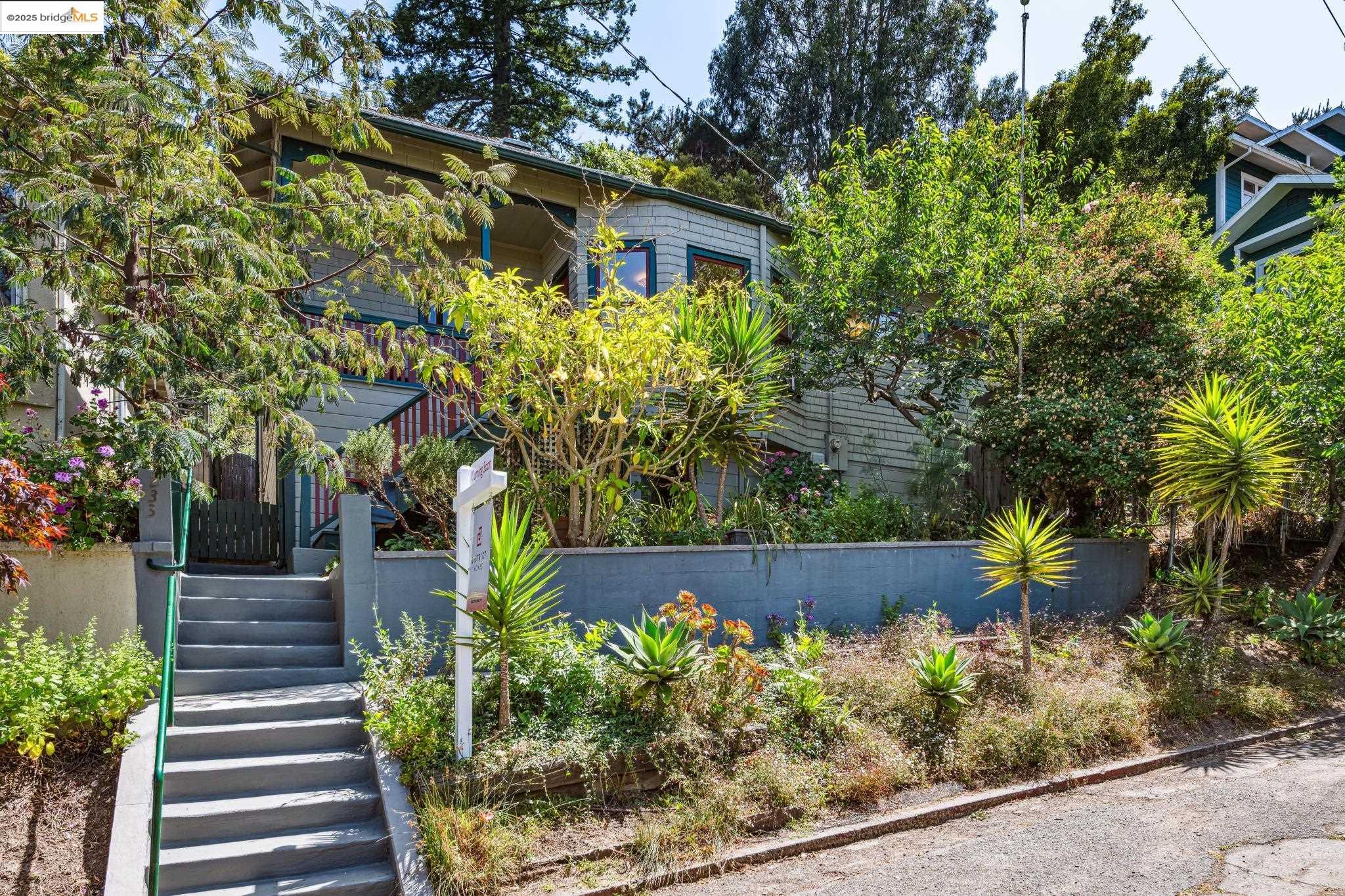 Detail Gallery Image 4 of 59 For 233 Arizona, Richmond,  CA 94801-4019 - 3 Beds | 3 Baths