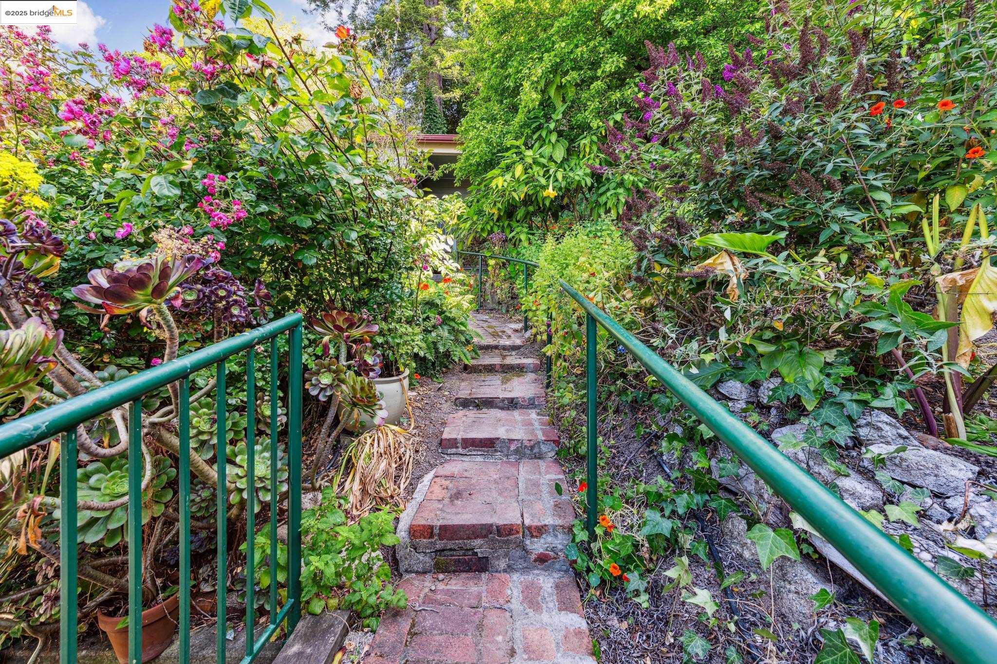 Detail Gallery Image 47 of 59 For 233 Arizona, Richmond,  CA 94801-4019 - 3 Beds | 3 Baths