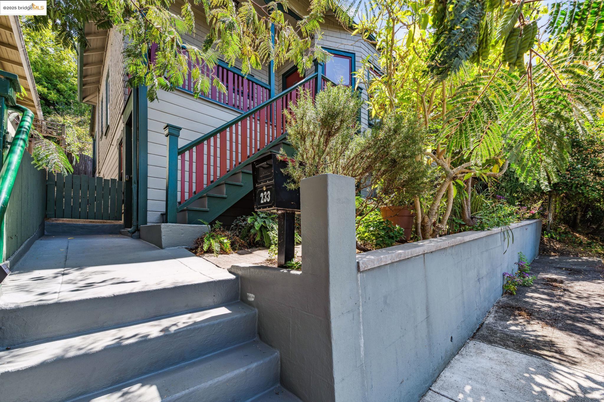 Detail Gallery Image 6 of 59 For 233 Arizona, Richmond,  CA 94801-4019 - 3 Beds | 3 Baths