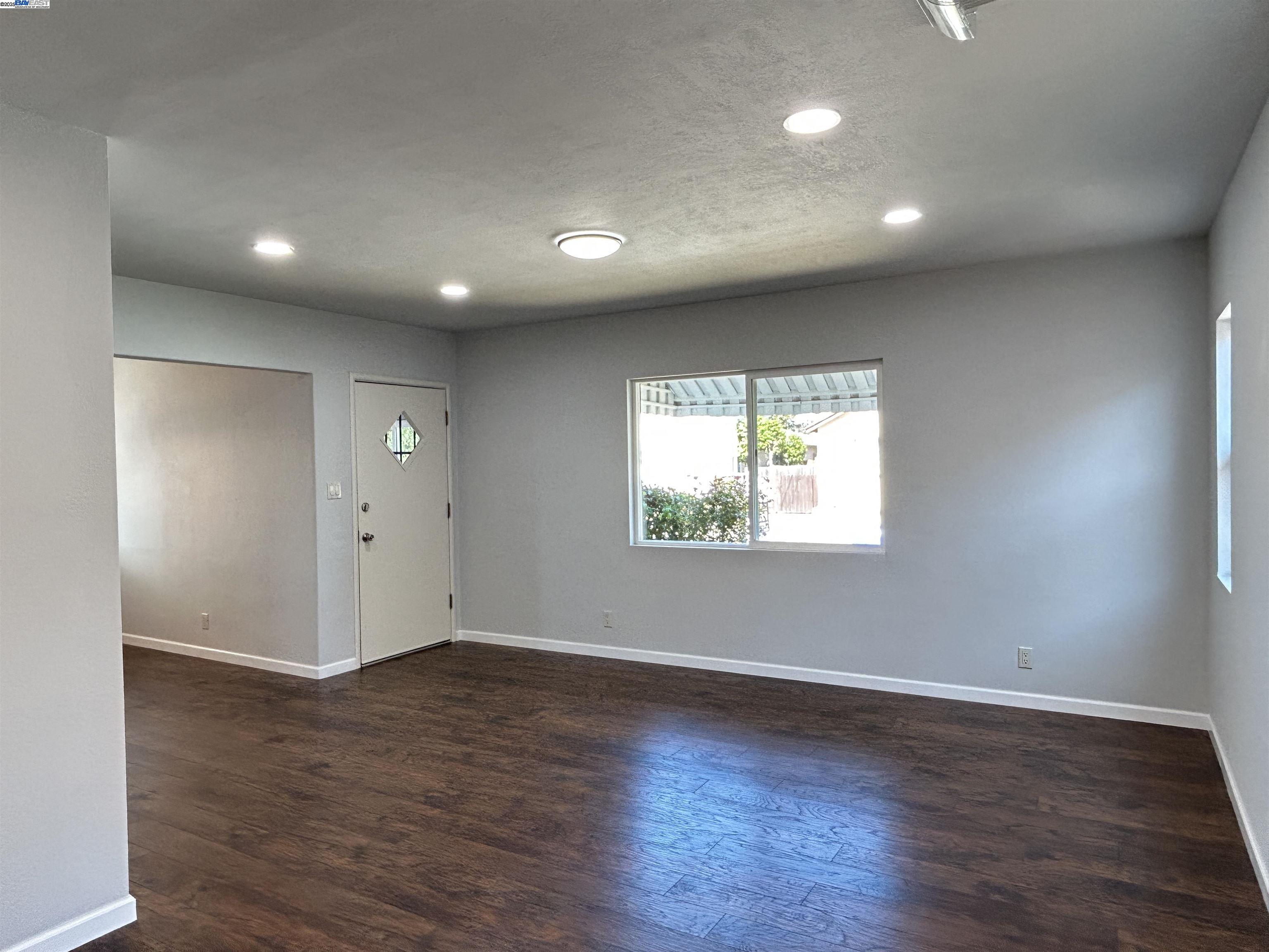 Detail Gallery Image 3 of 27 For 1478 156th Ave., San Leandro,  CA 94578 - 2 Beds | 2 Baths