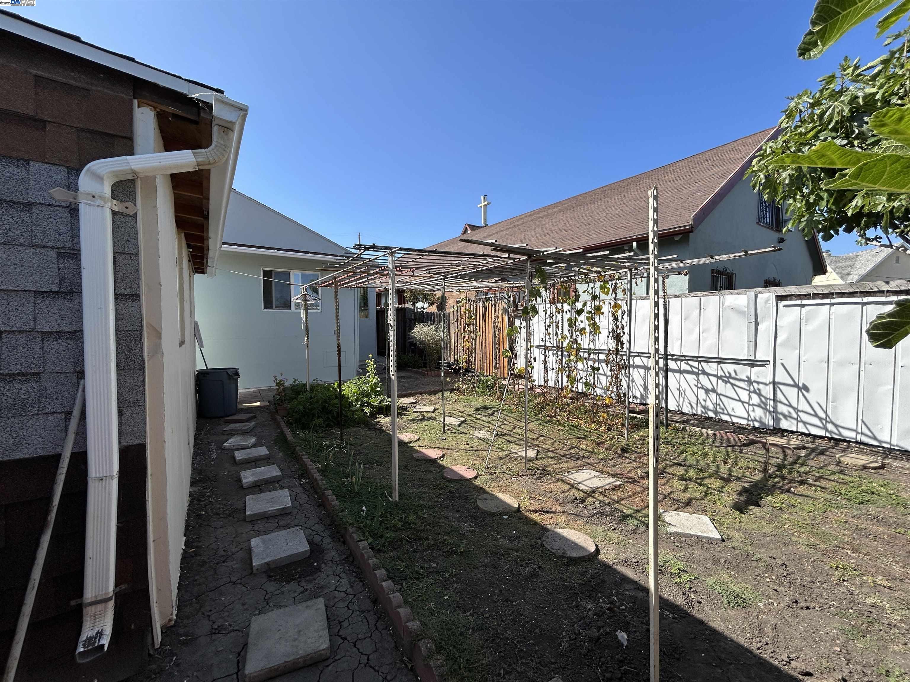 Detail Gallery Image 23 of 27 For 1478 156th Ave., San Leandro,  CA 94578 - 2 Beds | 2 Baths
