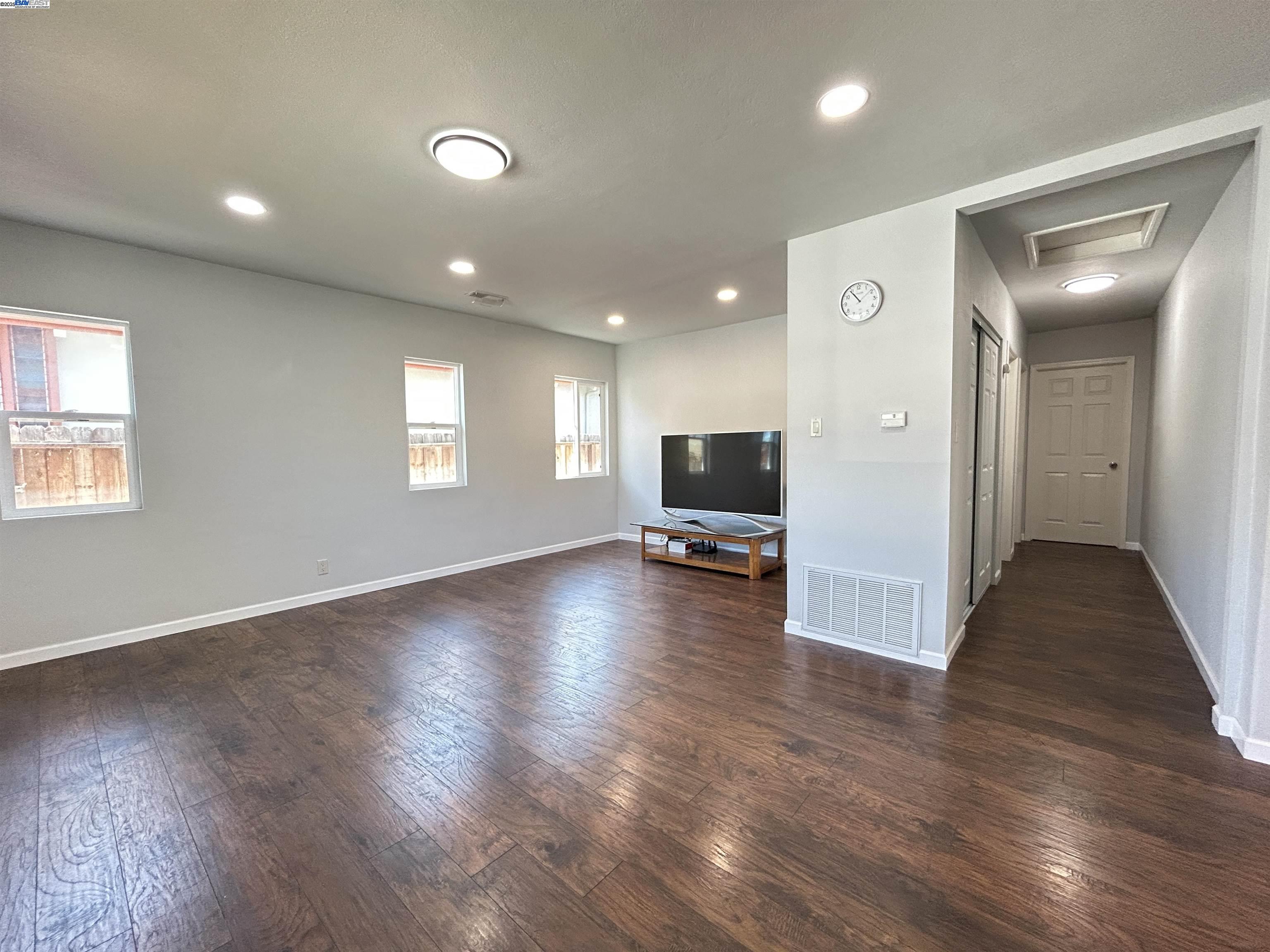 Detail Gallery Image 4 of 27 For 1478 156th Ave., San Leandro,  CA 94578 - 2 Beds | 2 Baths