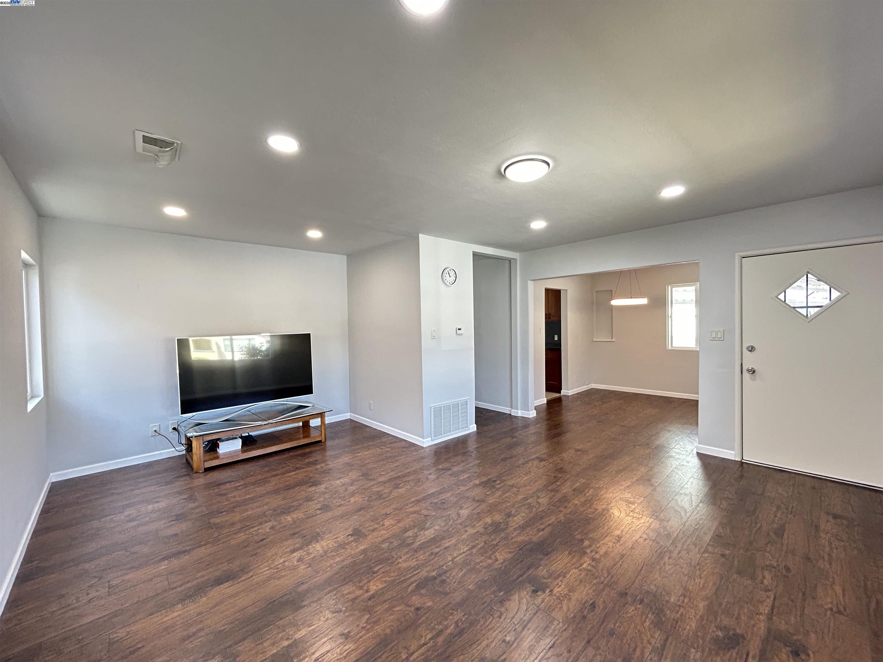 Detail Gallery Image 5 of 27 For 1478 156th Ave., San Leandro,  CA 94578 - 2 Beds | 2 Baths
