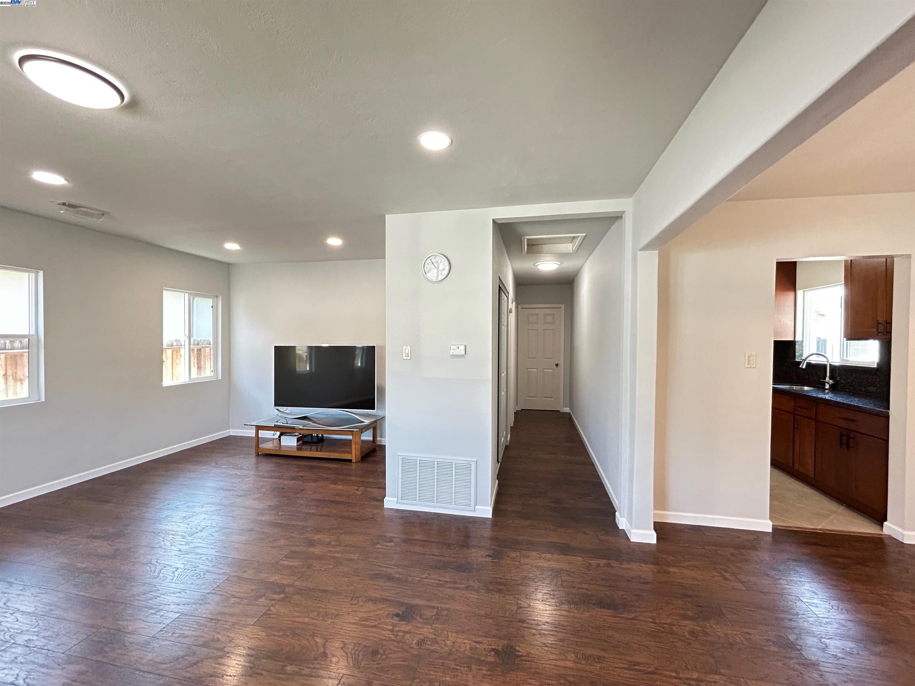 Detail Gallery Image 6 of 27 For 1478 156th Ave., San Leandro,  CA 94578 - 2 Beds | 2 Baths