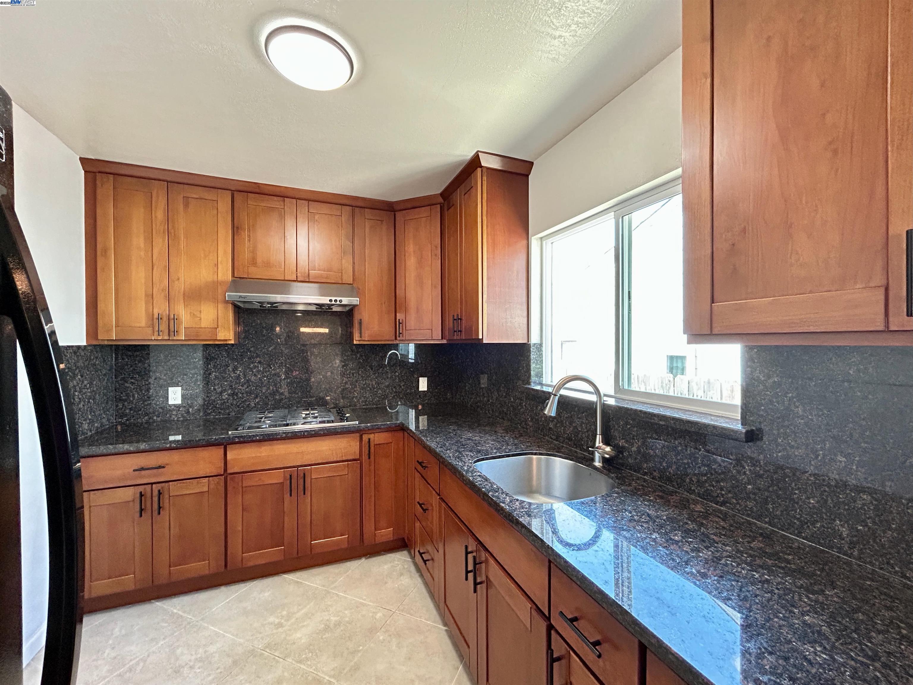 Detail Gallery Image 9 of 27 For 1478 156th Ave., San Leandro,  CA 94578 - 2 Beds | 2 Baths