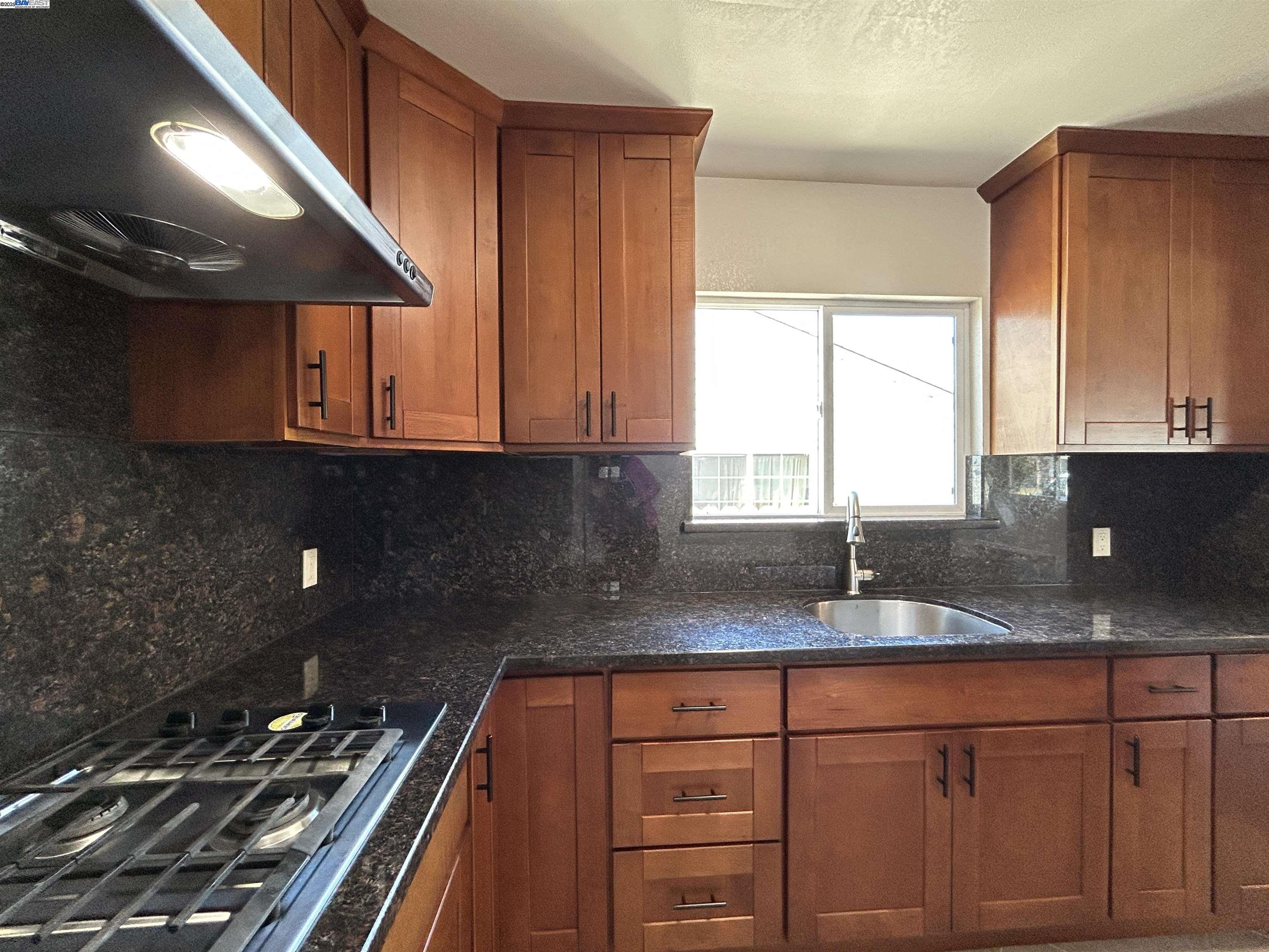 Detail Gallery Image 10 of 27 For 1478 156th Ave., San Leandro,  CA 94578 - 2 Beds | 2 Baths