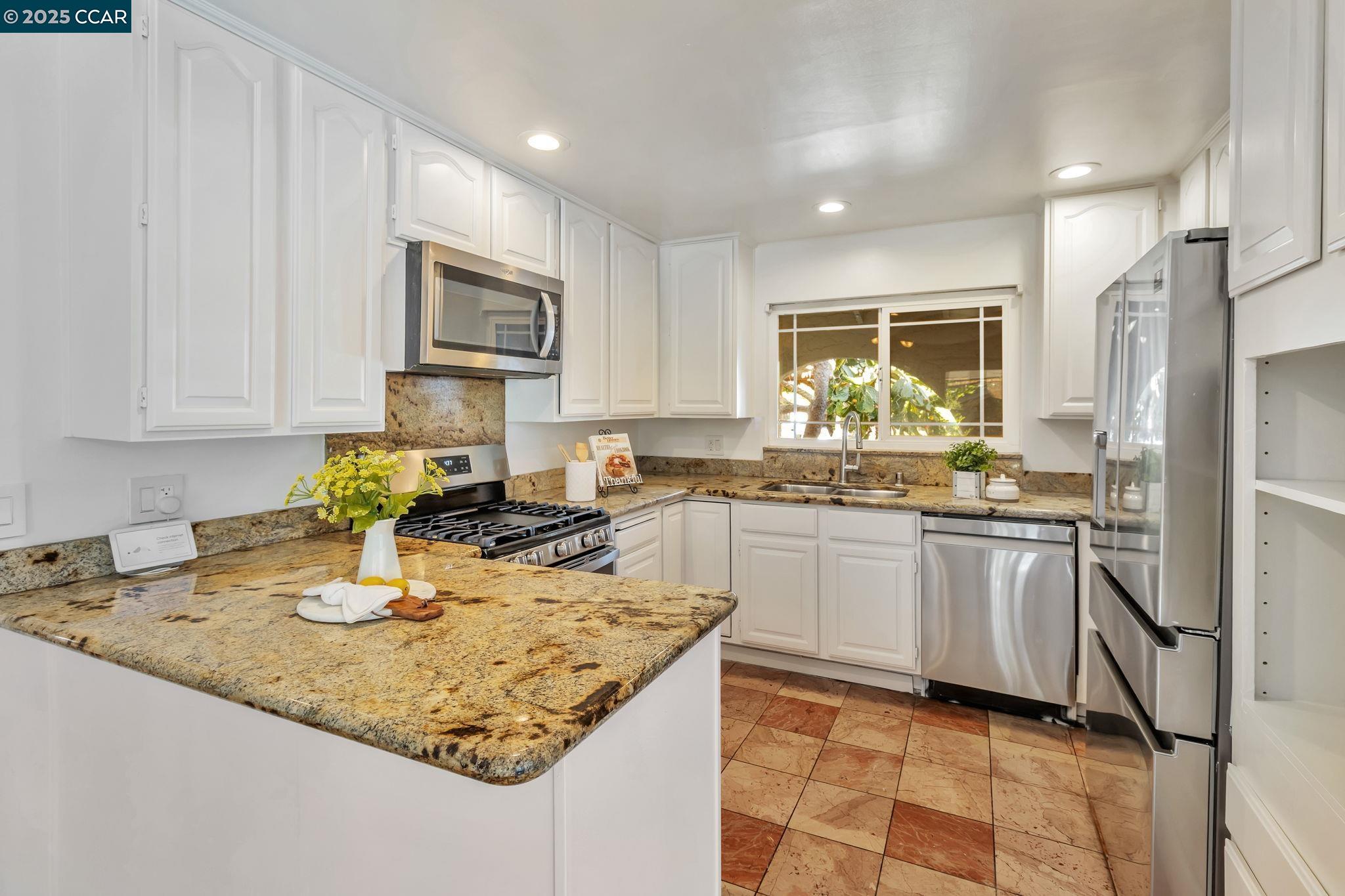 Detail Gallery Image 12 of 38 For 960 Live Oak Dr, Santa Clara,  CA 95051 - 4 Beds | 3 Baths