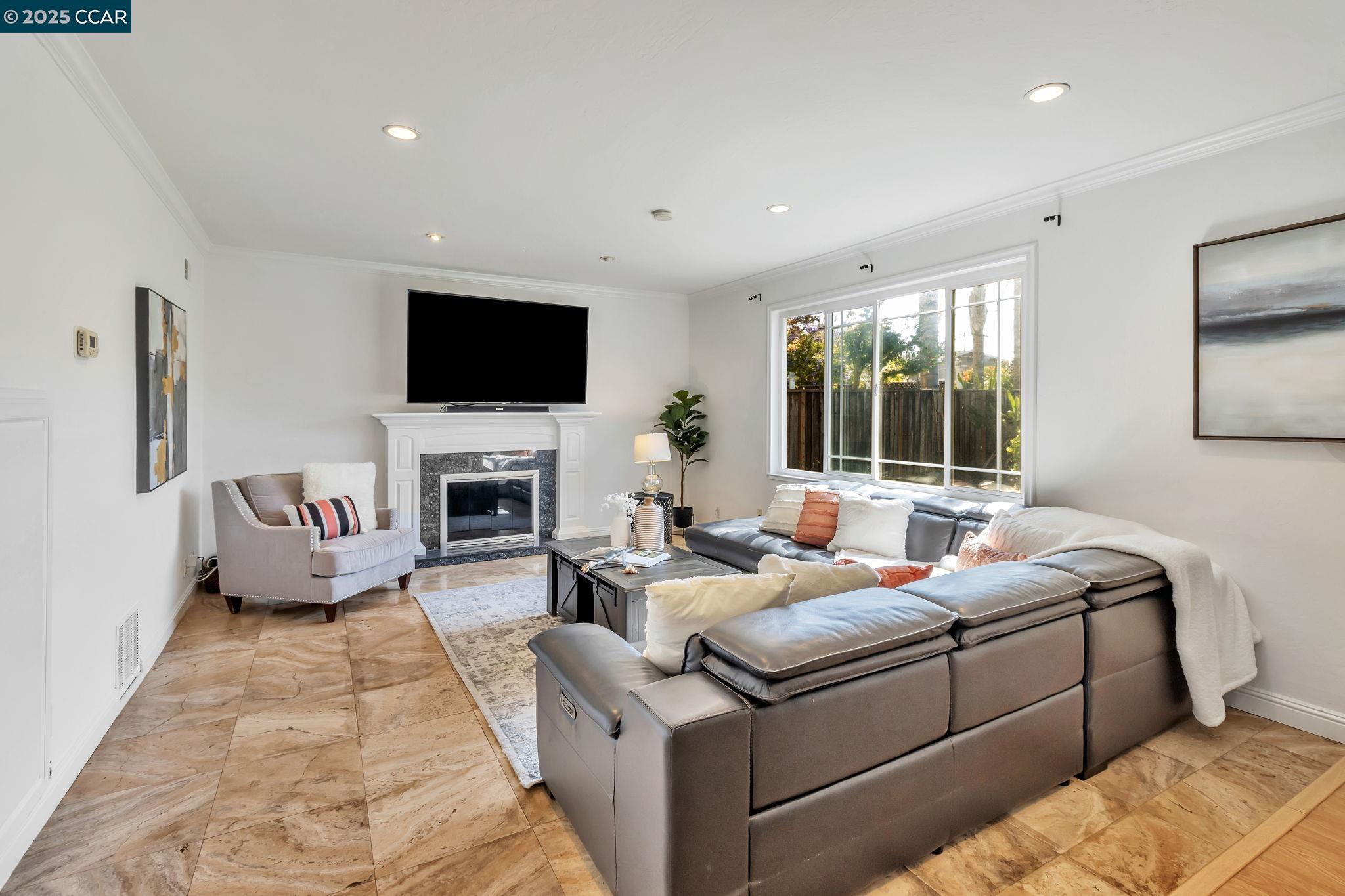 Detail Gallery Image 6 of 38 For 960 Live Oak Dr, Santa Clara,  CA 95051 - 4 Beds | 3 Baths