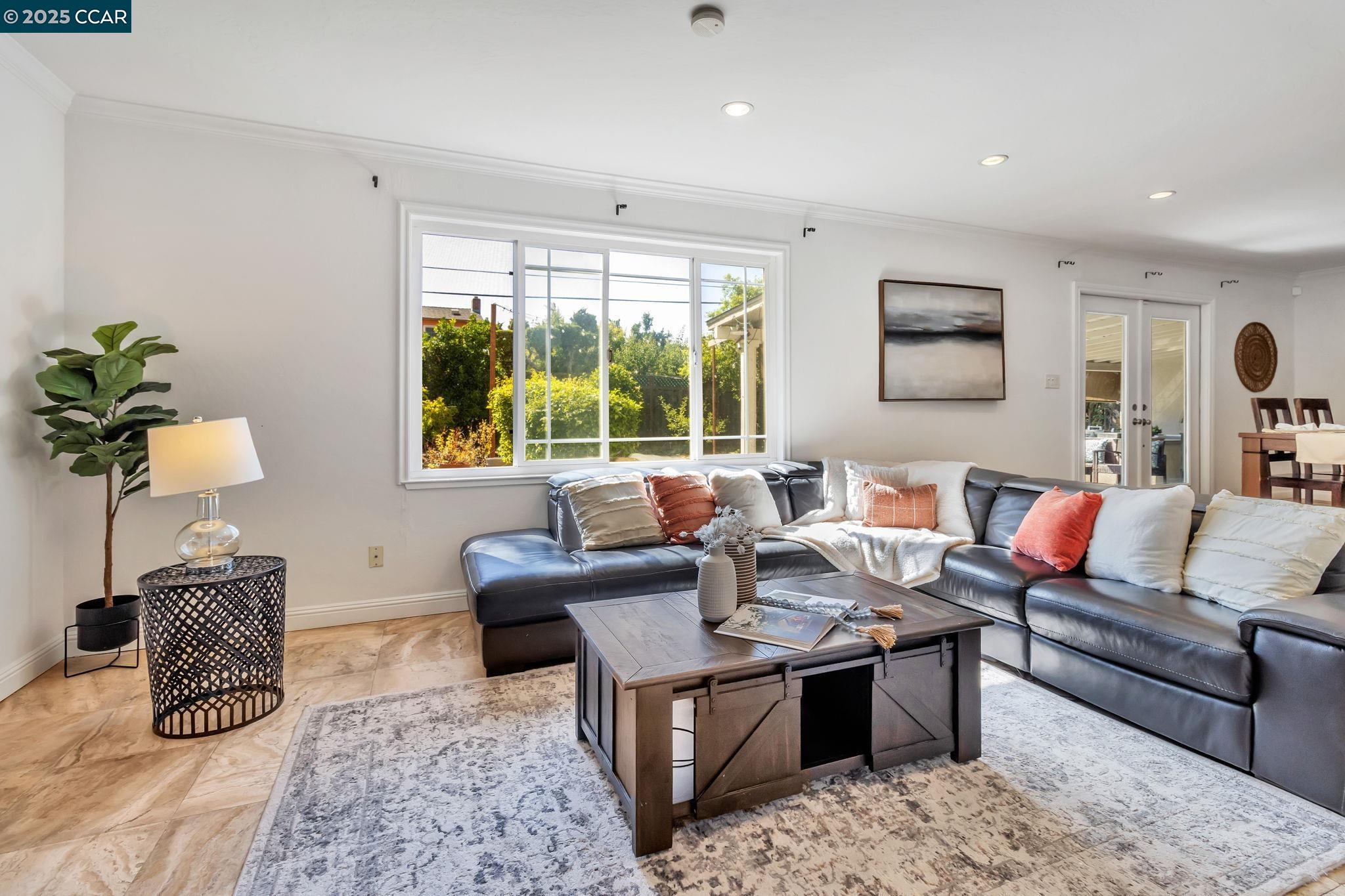 Detail Gallery Image 7 of 38 For 960 Live Oak Dr, Santa Clara,  CA 95051 - 4 Beds | 3 Baths