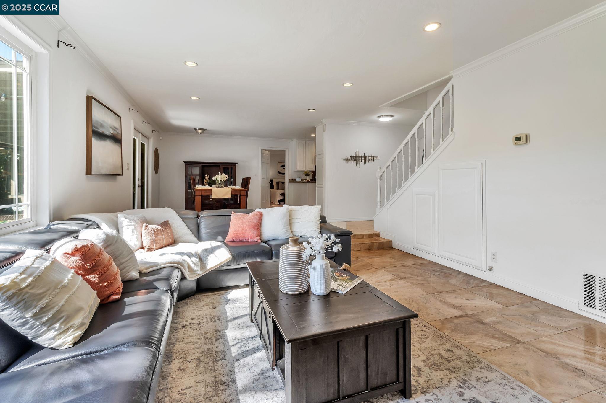 Detail Gallery Image 8 of 38 For 960 Live Oak Dr, Santa Clara,  CA 95051 - 4 Beds | 3 Baths