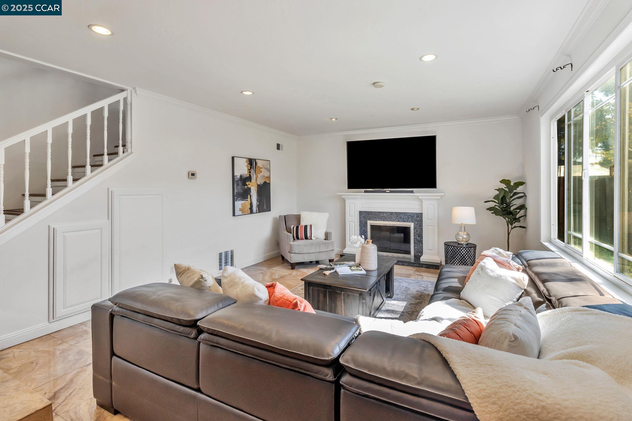 Detail Gallery Image 9 of 38 For 960 Live Oak Dr, Santa Clara,  CA 95051 - 4 Beds | 3 Baths