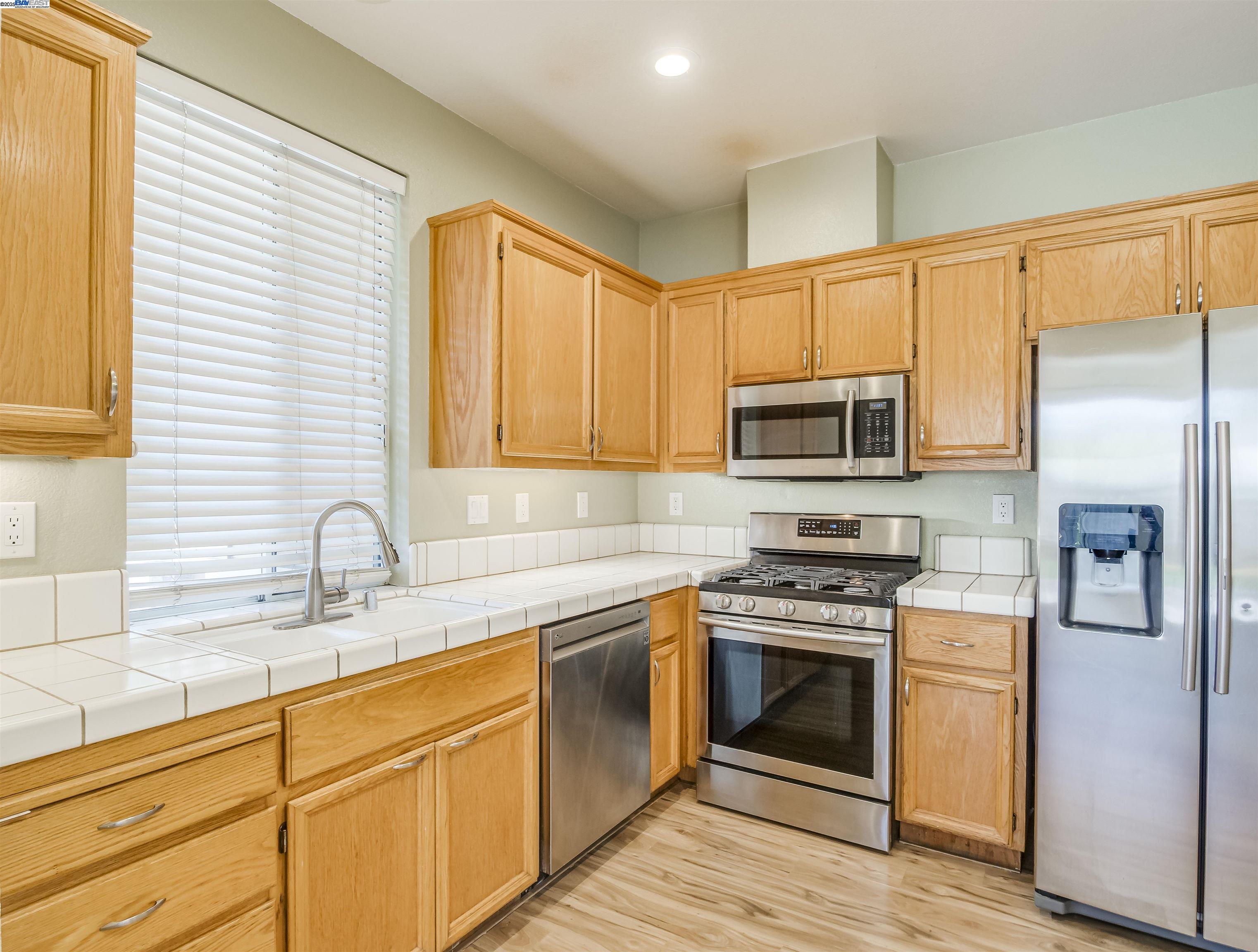 Detail Gallery Image 4 of 21 For 432 Curraghmore Court, San Jose,  CA 95136 - 3 Beds | 2/1 Baths
