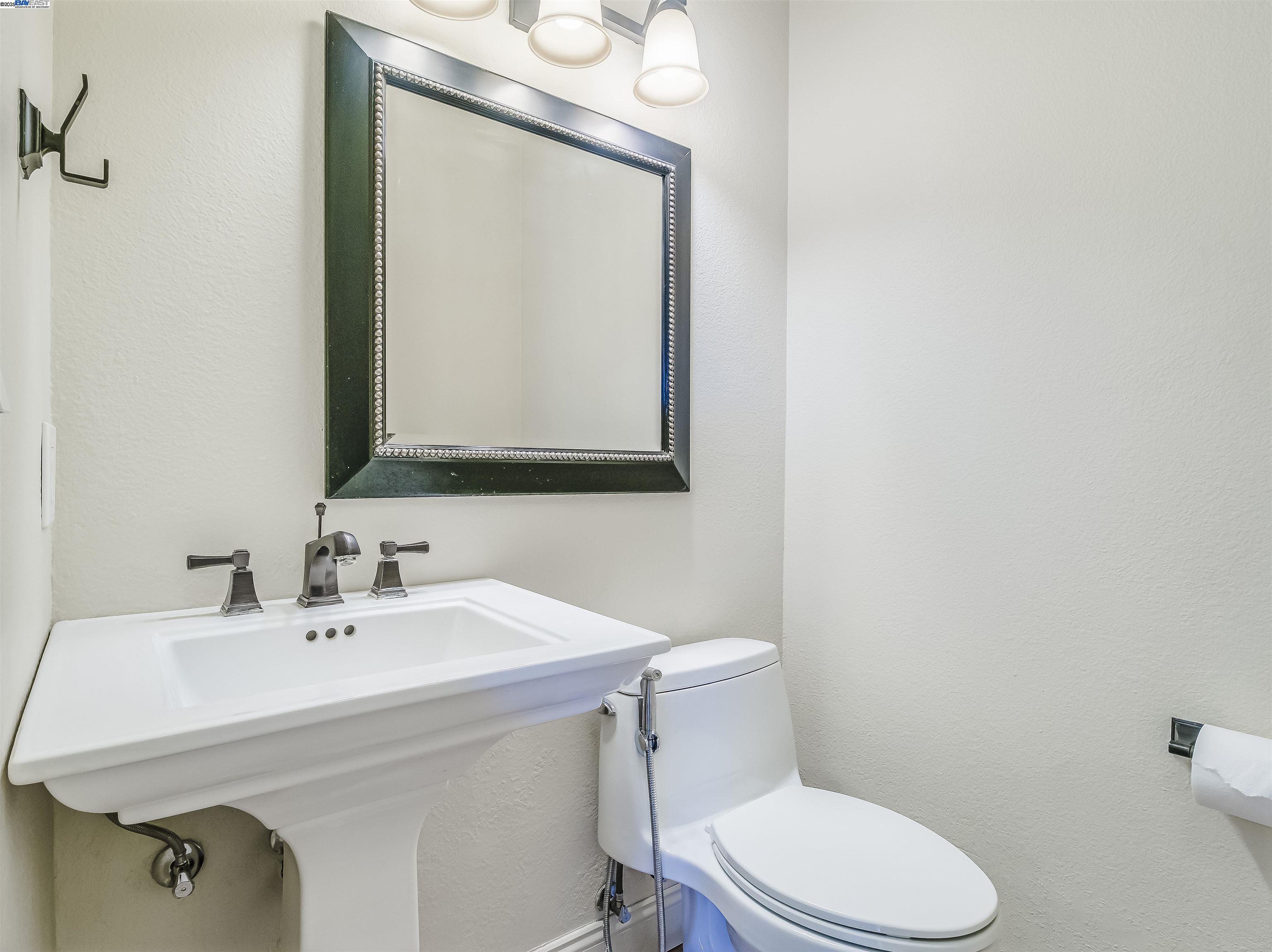 Detail Gallery Image 5 of 21 For 432 Curraghmore Court, San Jose,  CA 95136 - 3 Beds | 2/1 Baths