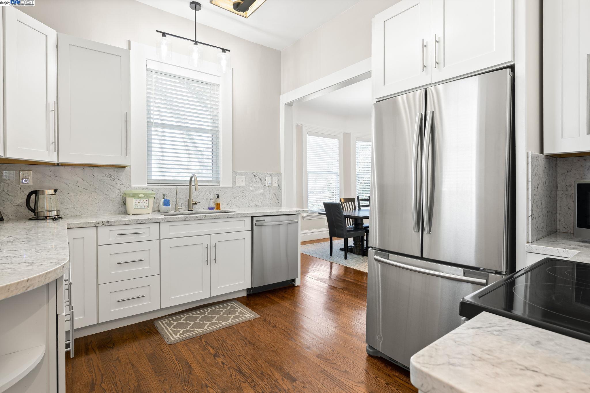 Detail Gallery Image 12 of 26 For 2207 E 21st St, Oakland,  CA 94606 - 4 Beds | 2/2 Baths