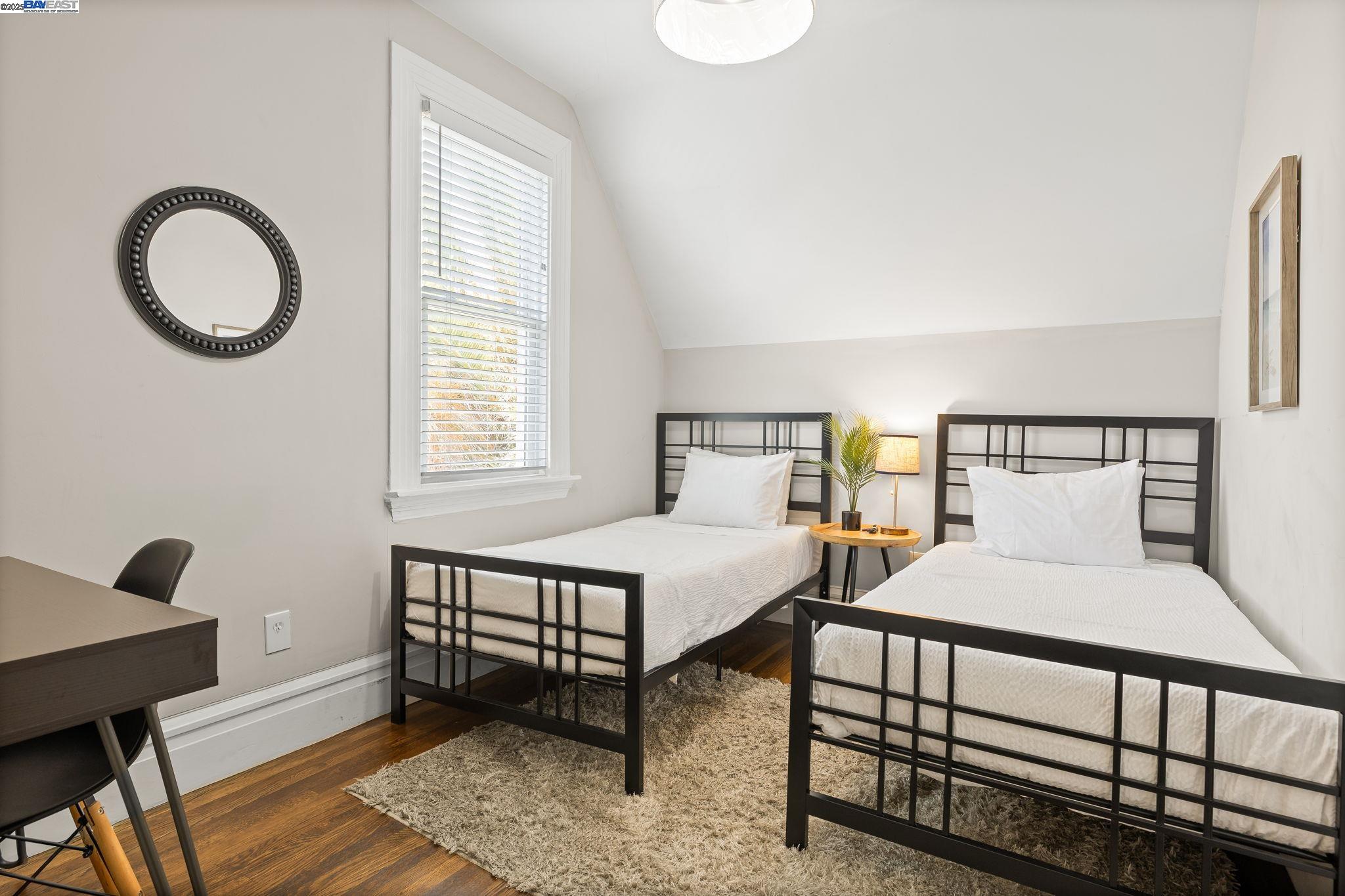 Detail Gallery Image 23 of 26 For 2207 E 21st St, Oakland,  CA 94606 - 4 Beds | 2/2 Baths