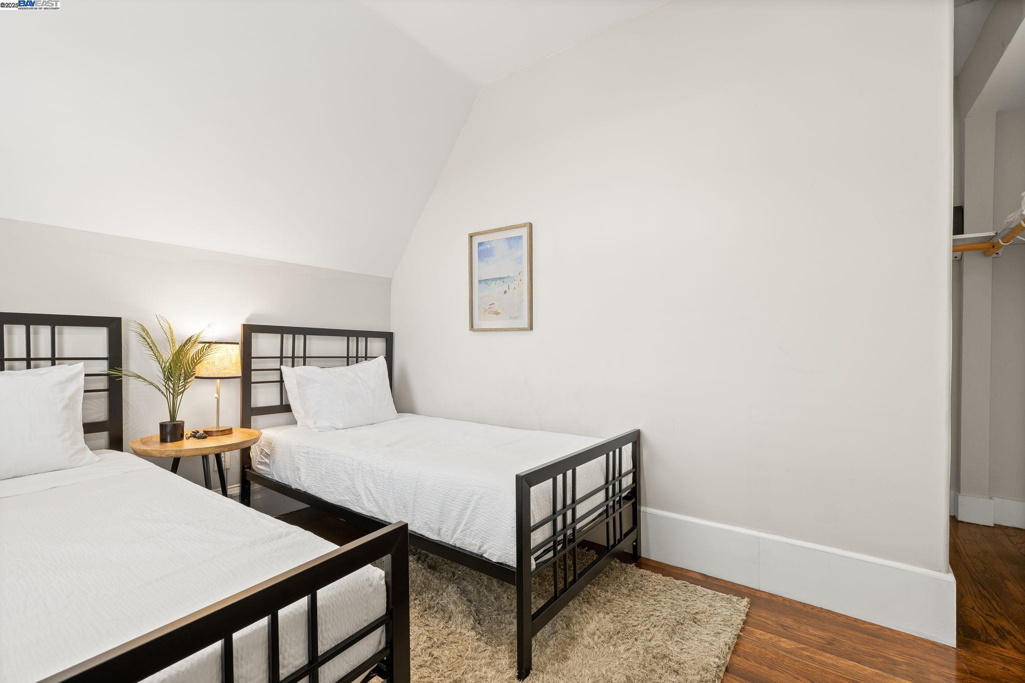 Detail Gallery Image 24 of 26 For 2207 E 21st St, Oakland,  CA 94606 - 4 Beds | 2/2 Baths