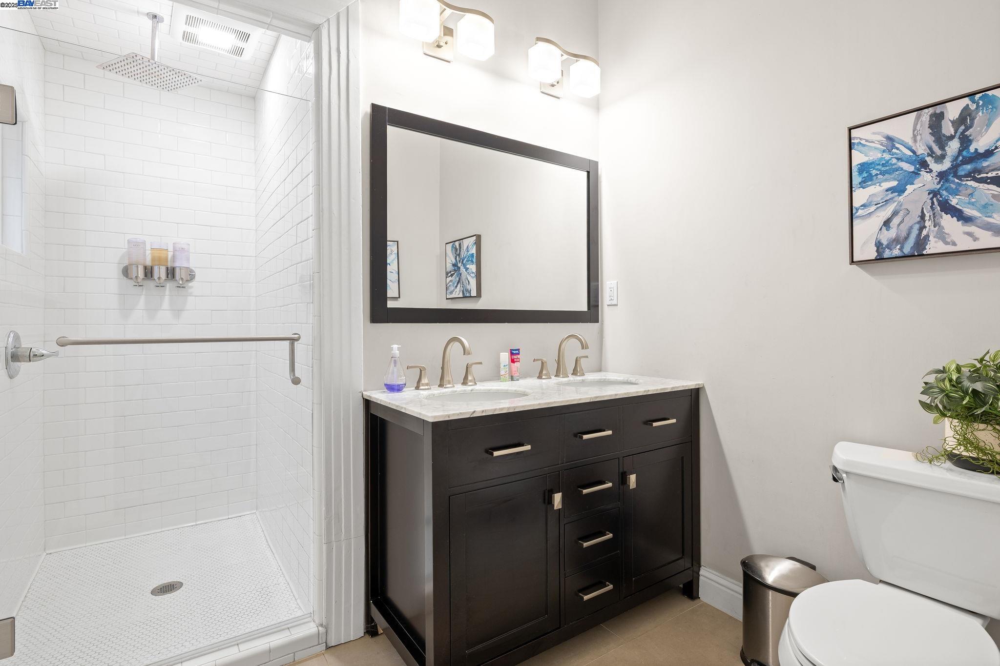 Detail Gallery Image 25 of 26 For 2207 E 21st St, Oakland,  CA 94606 - 4 Beds | 2/2 Baths
