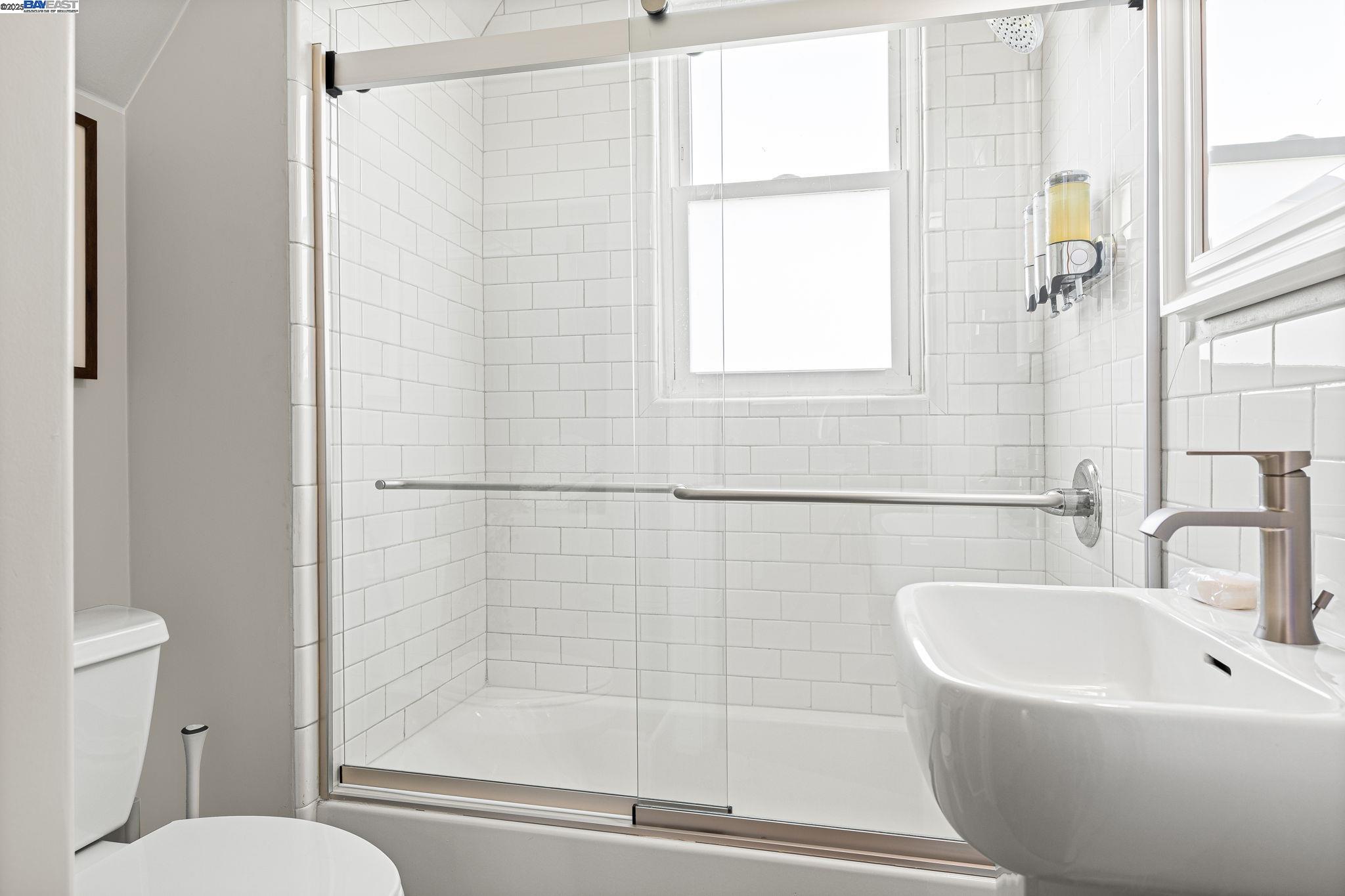 Detail Gallery Image 26 of 26 For 2207 E 21st St, Oakland,  CA 94606 - 4 Beds | 2/2 Baths